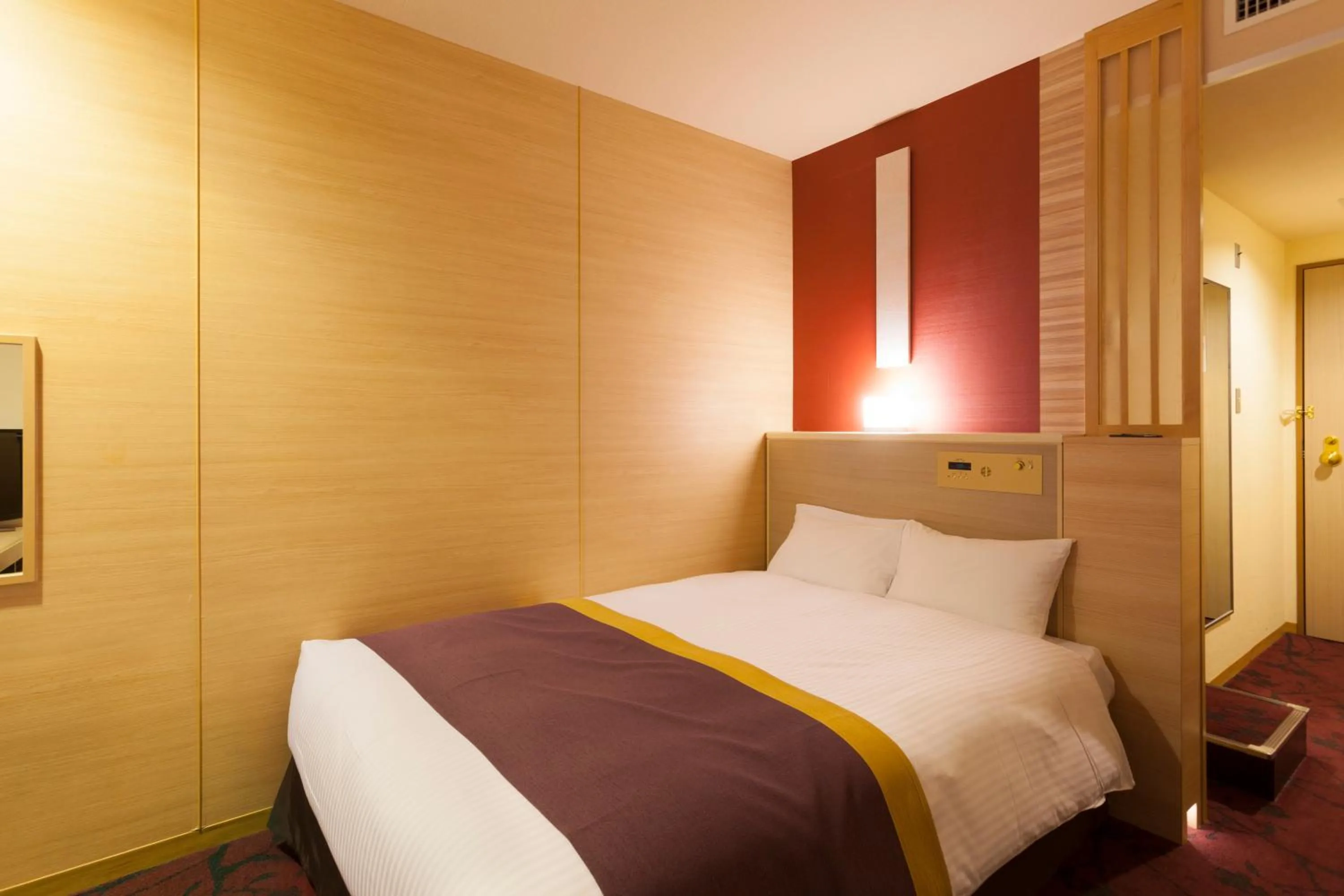 Photo of the whole room, Bed in Chofu Creston Hotel