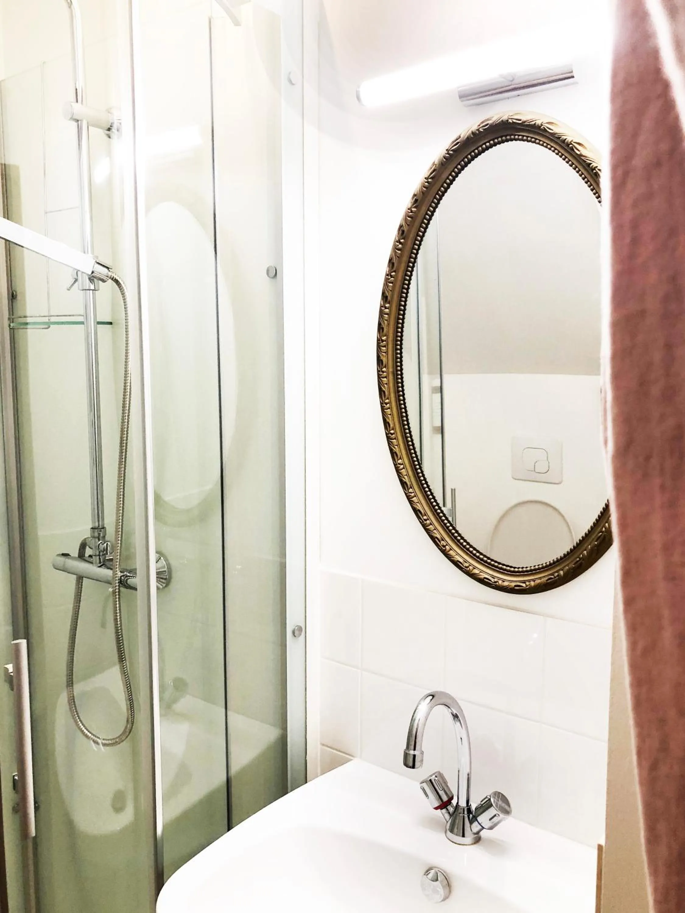 Shower in Il était une fois à l'Ouest "Lamballe-Armor"