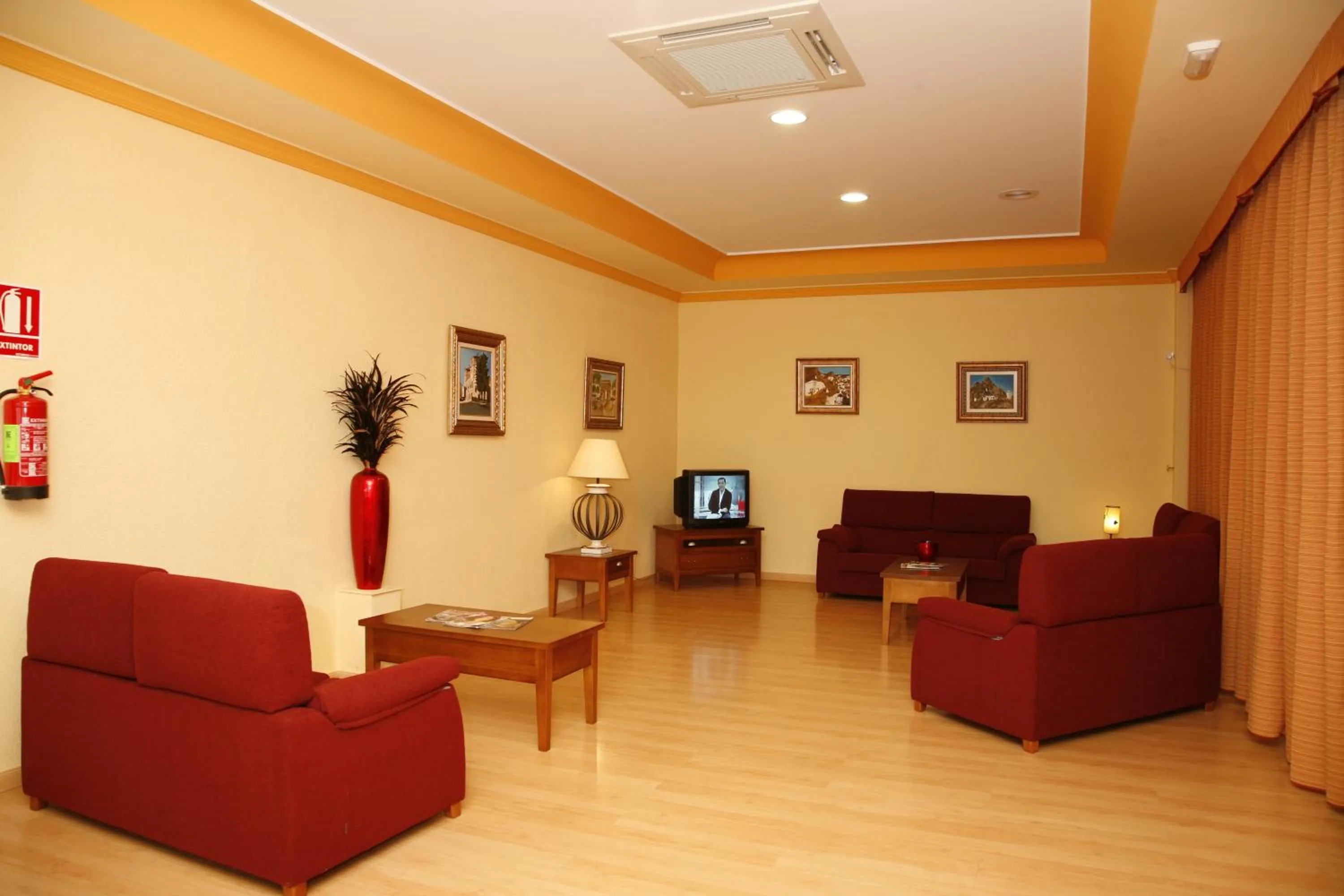 Communal lounge/ TV room in Hotel Mari Carmen
