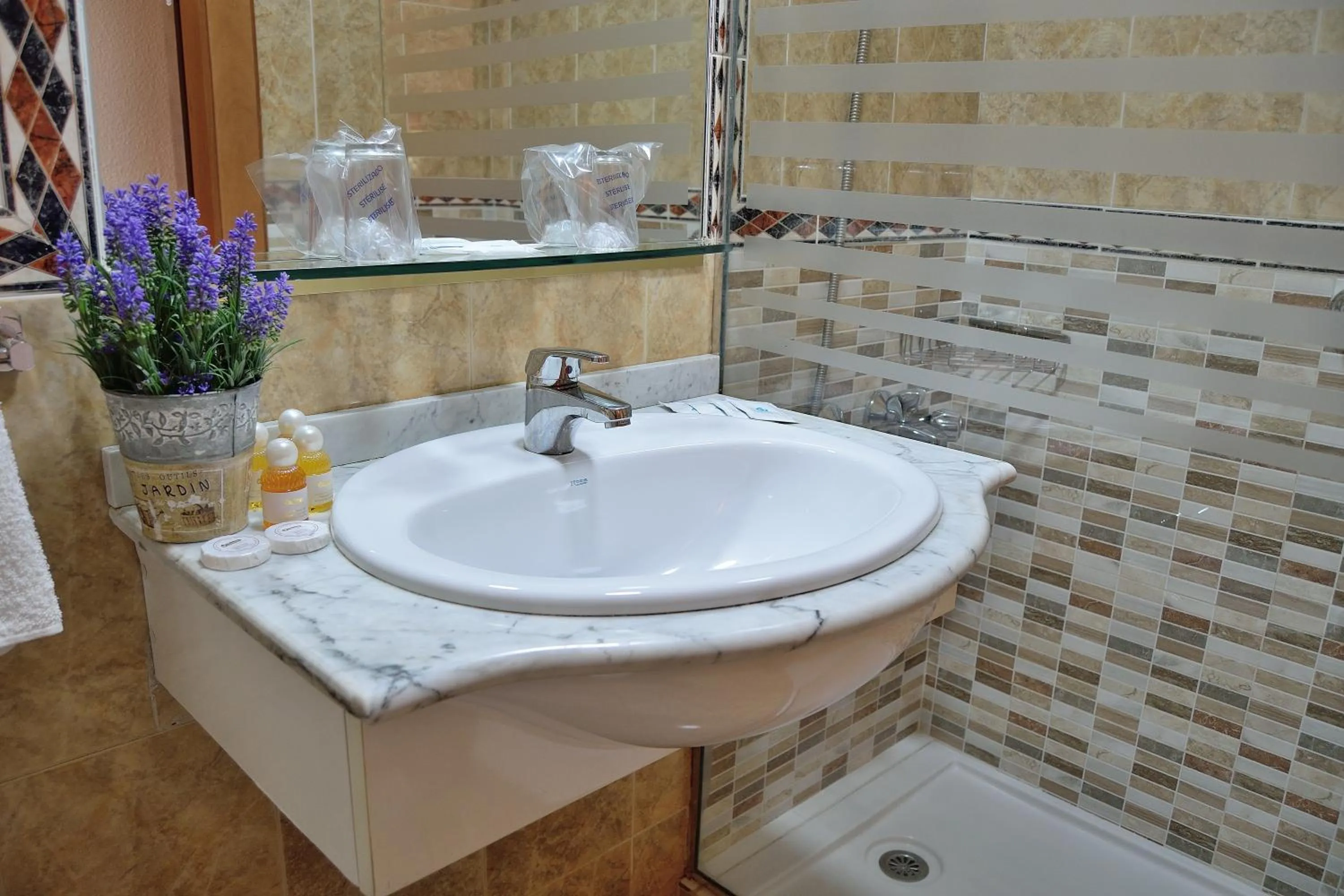 Bathroom in Hotel Mari Carmen