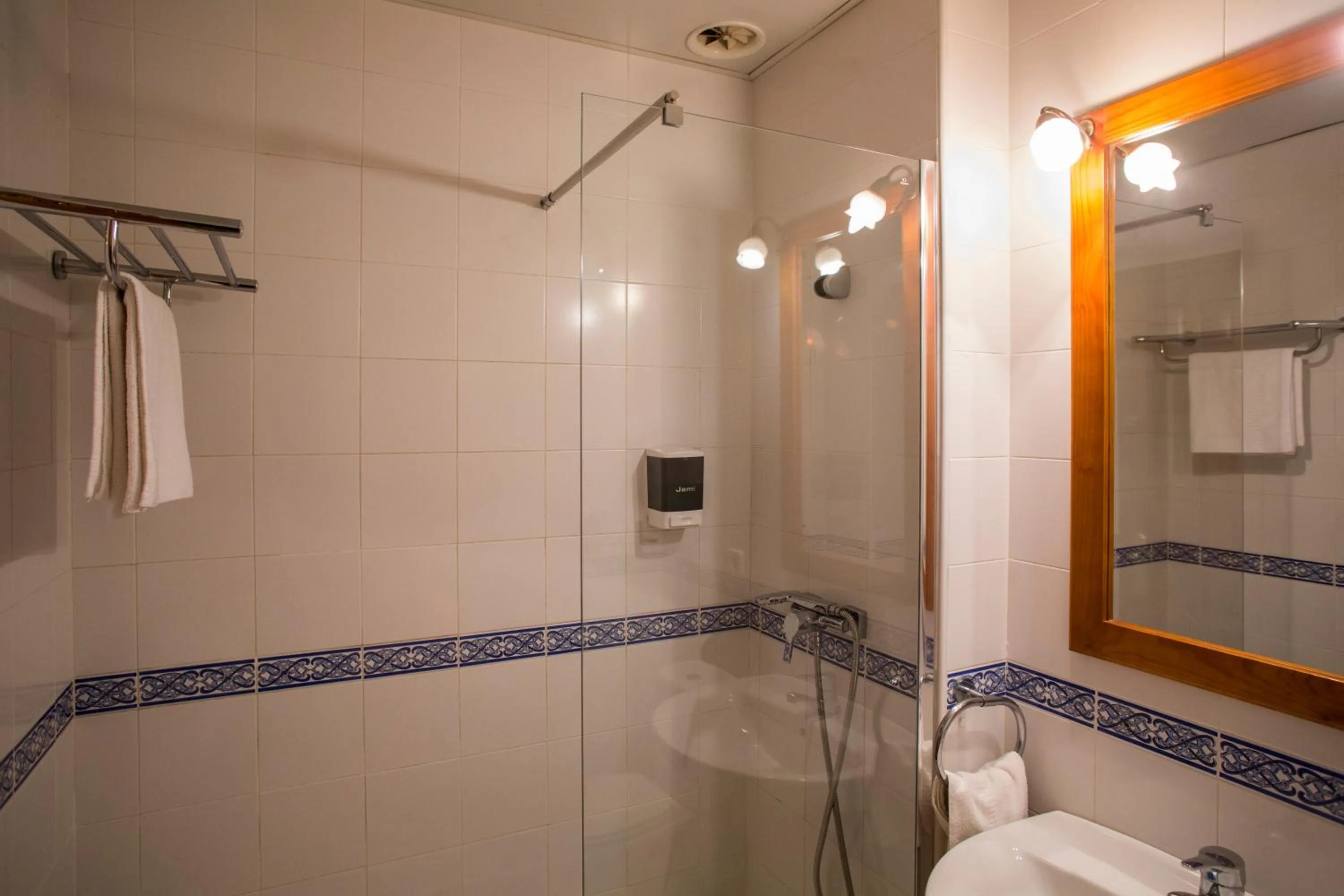 Shower in Hotel Mairena