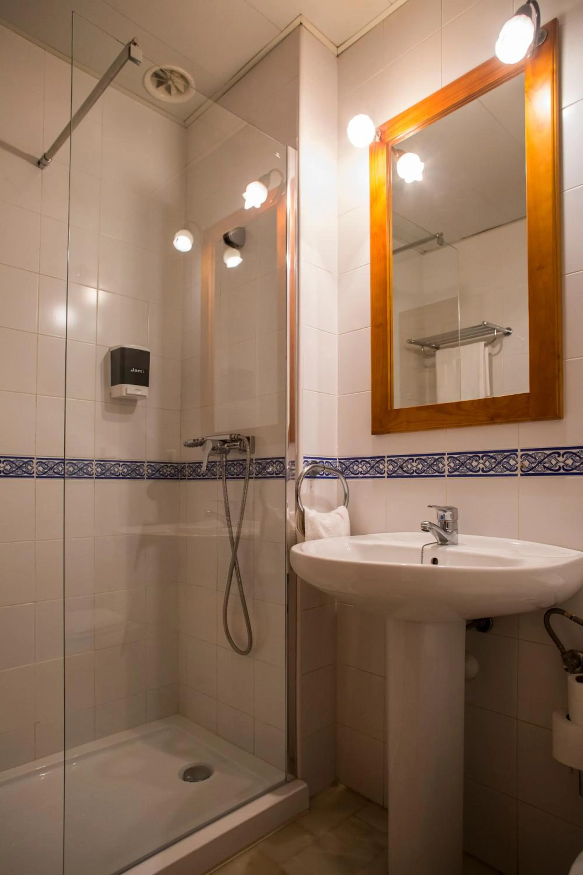 Shower in Hotel Mairena