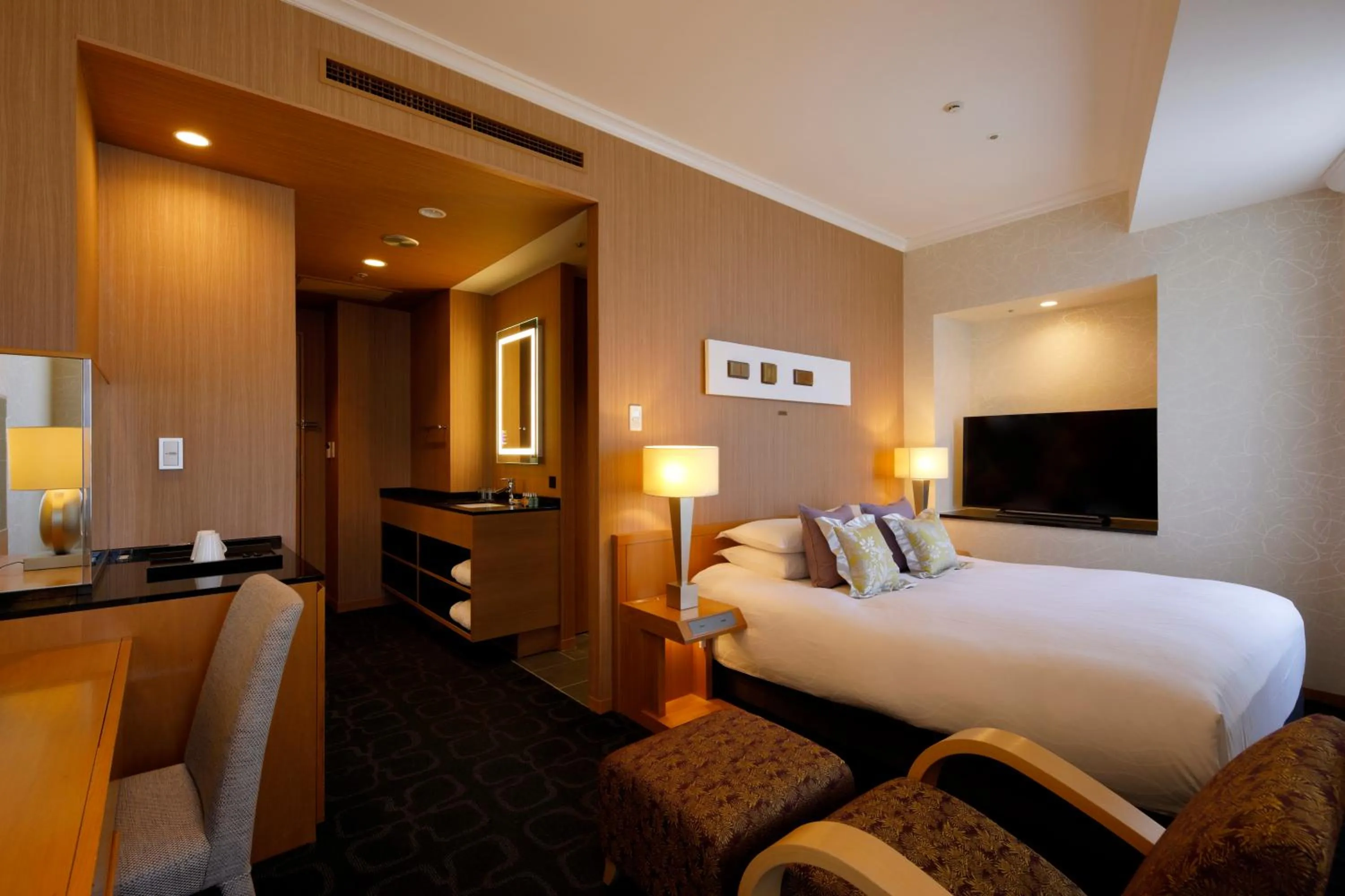 Photo of the whole room, Bed in Hotel Nikko Kanazawa