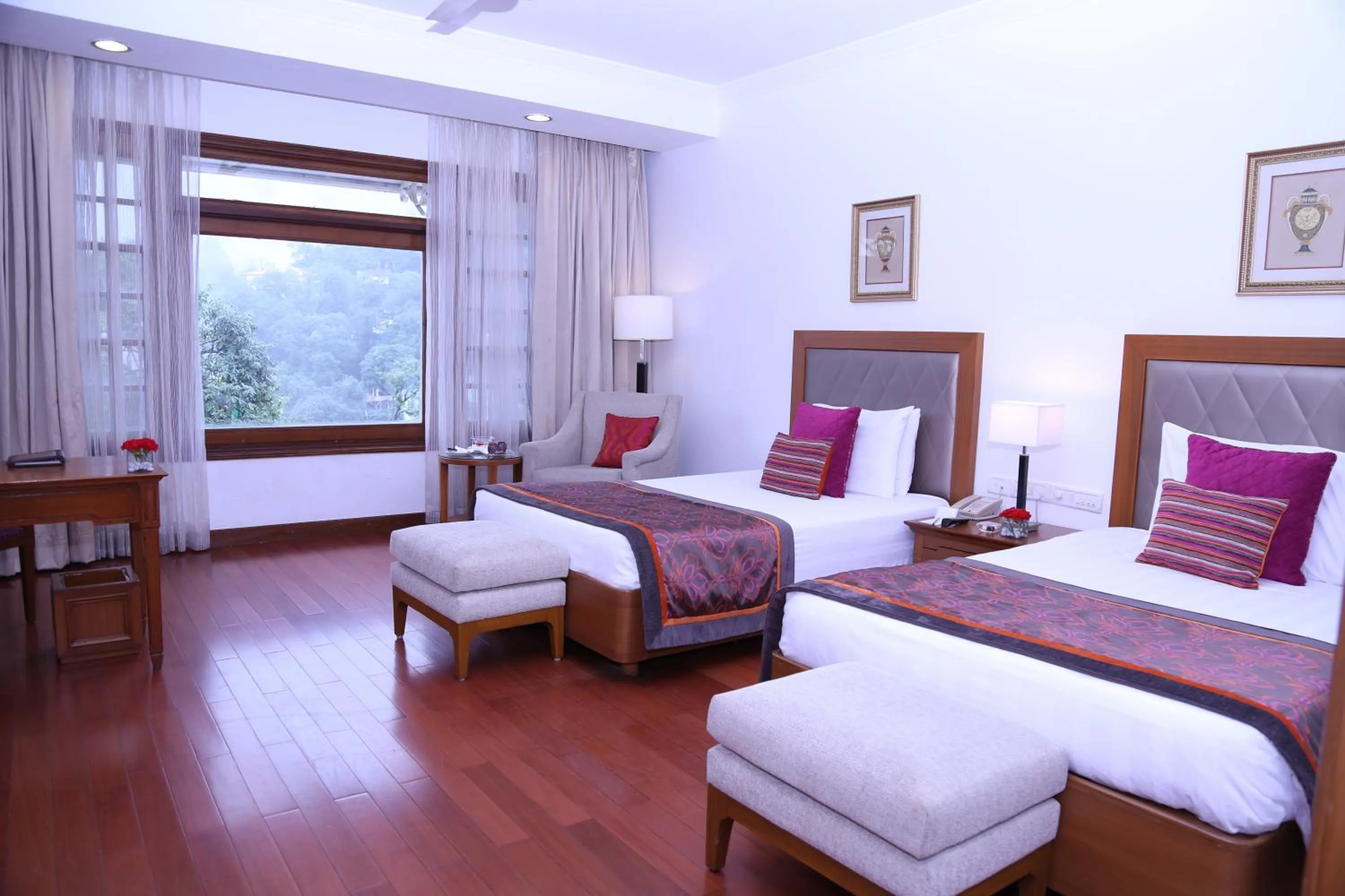 Photo of the whole room, Bed in Jaypee Residency Manor
