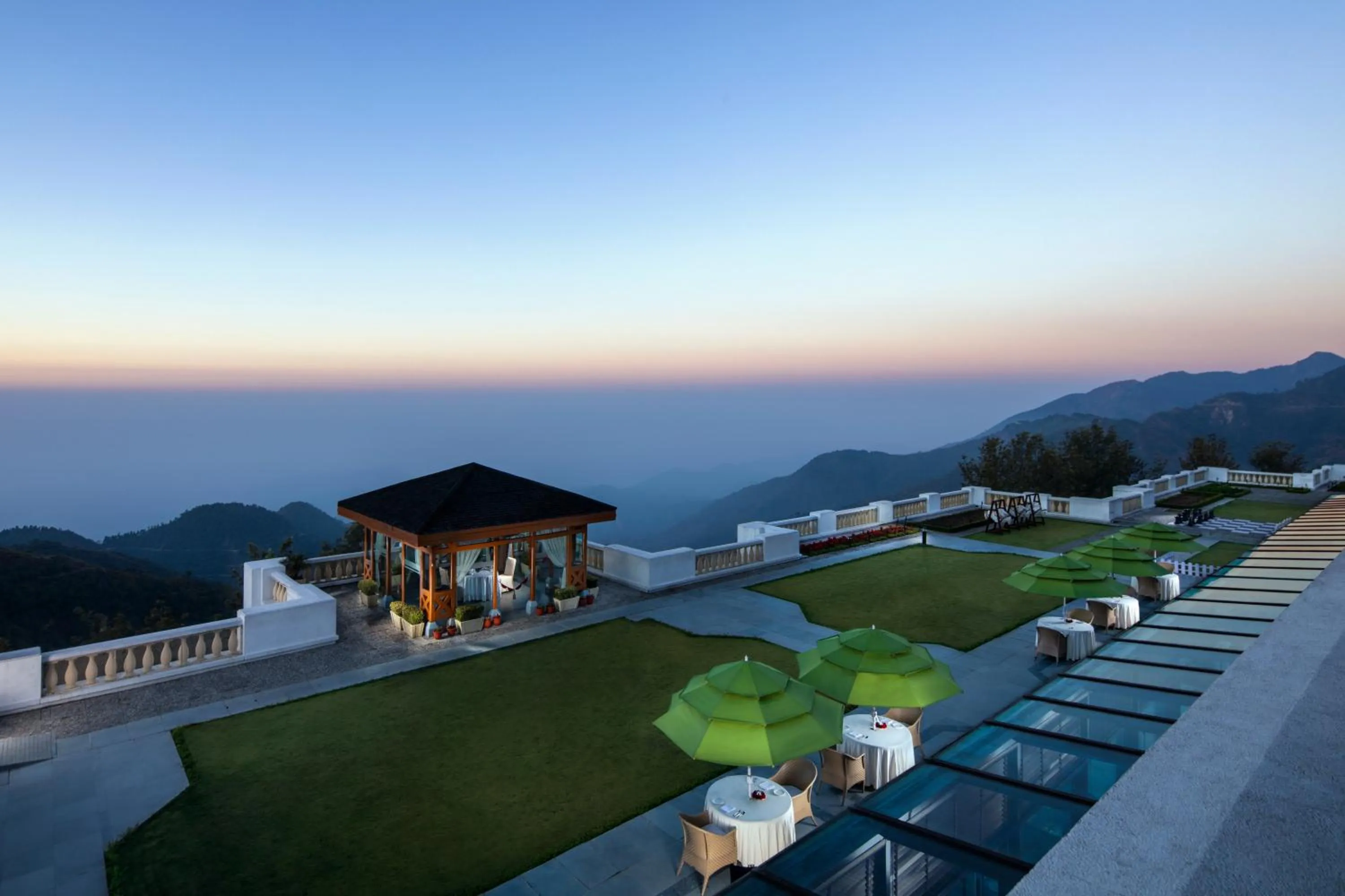 Facade/entrance in Jaypee Residency Manor