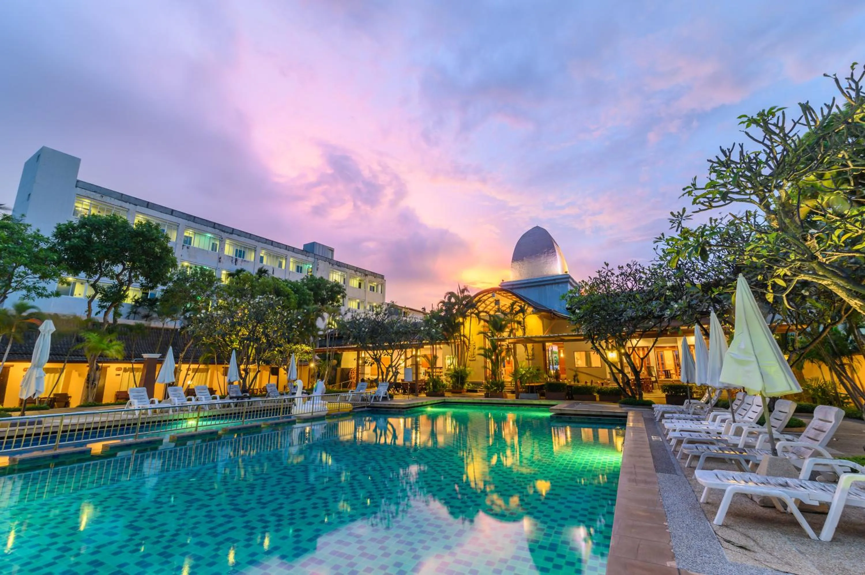 Swimming pool in Phuket Kata Resotel