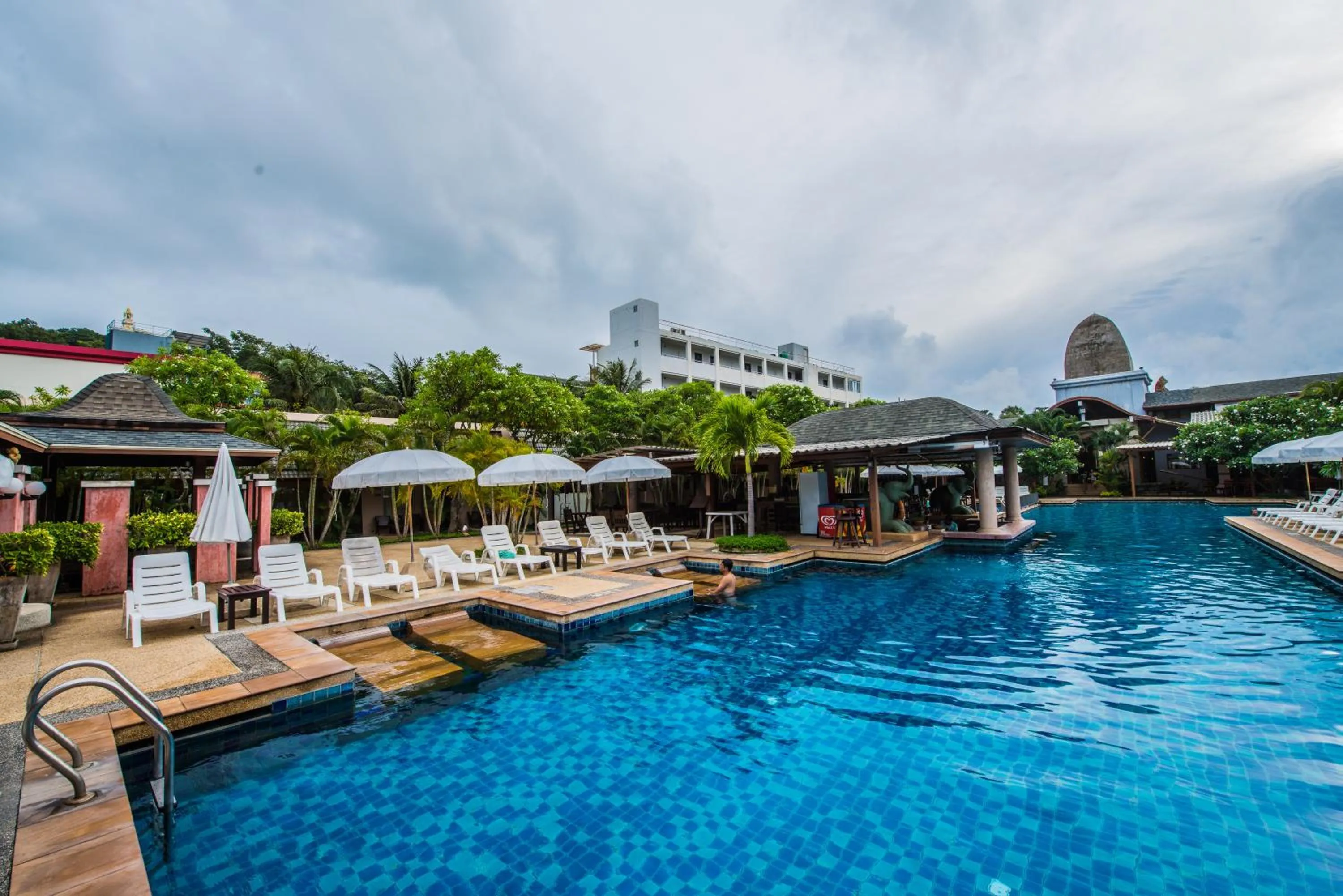 Swimming pool in Phuket Kata Resotel
