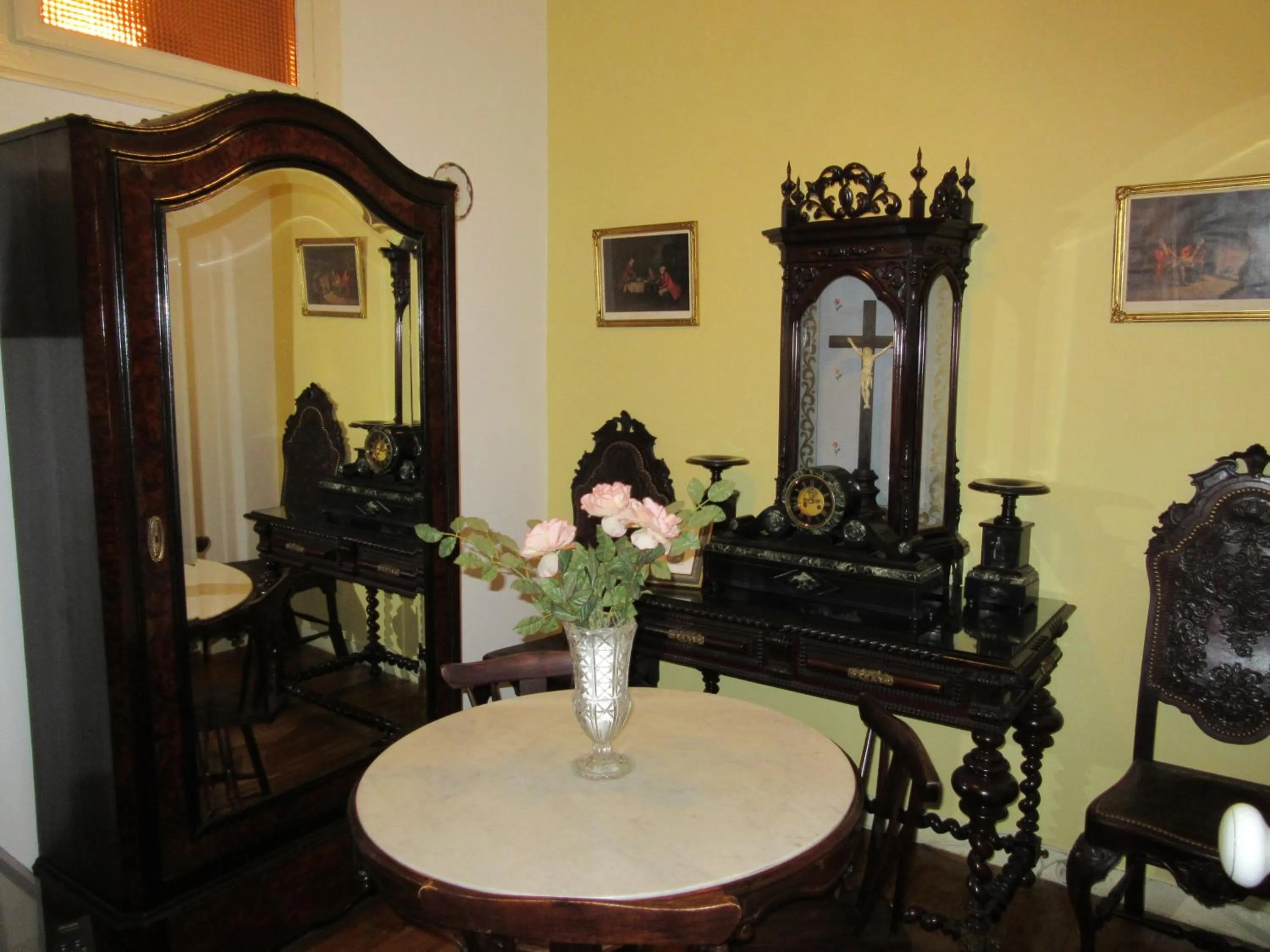 Communal lounge/ TV room in Family Macedo