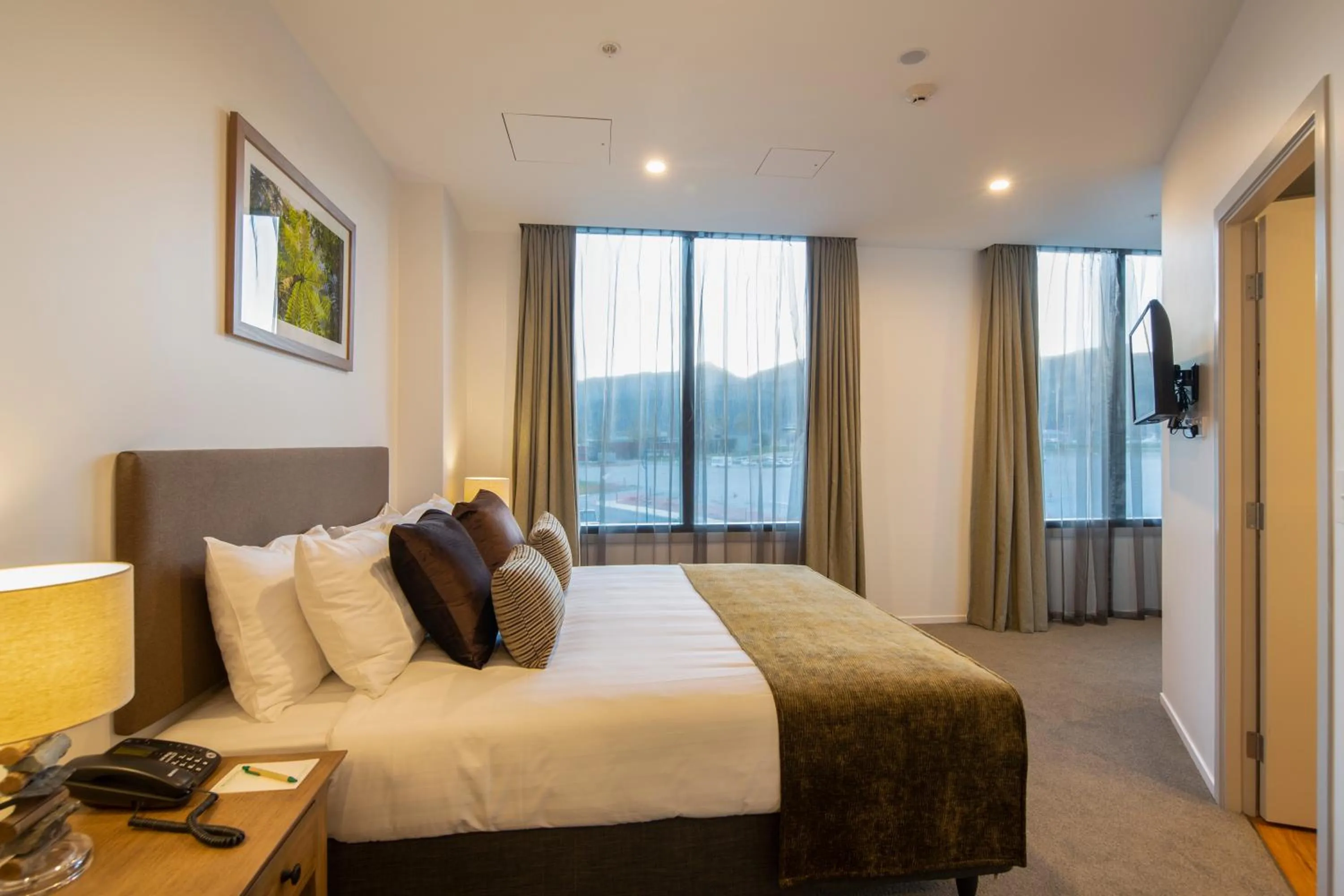 Bedroom, Bed in Wyndham Garden Remarkables Park Queenstown