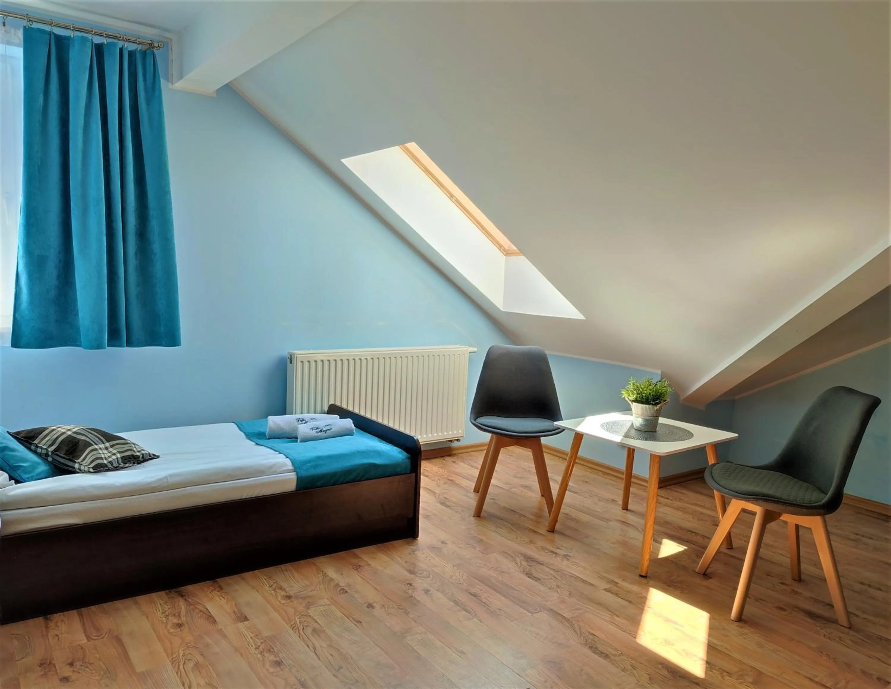 Seating area, Bed in Villa Magna