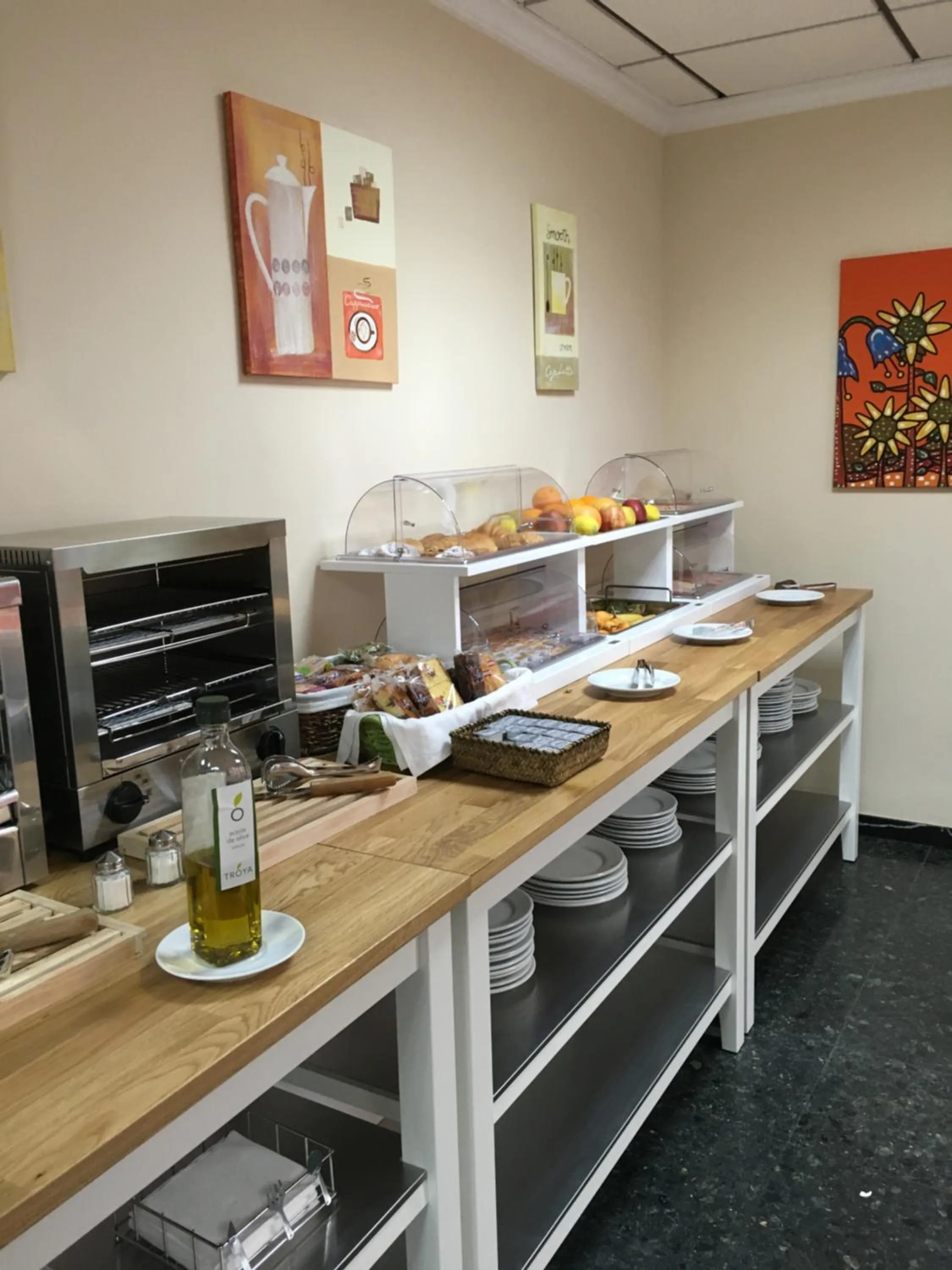 Restaurant/places to eat in Rosabel