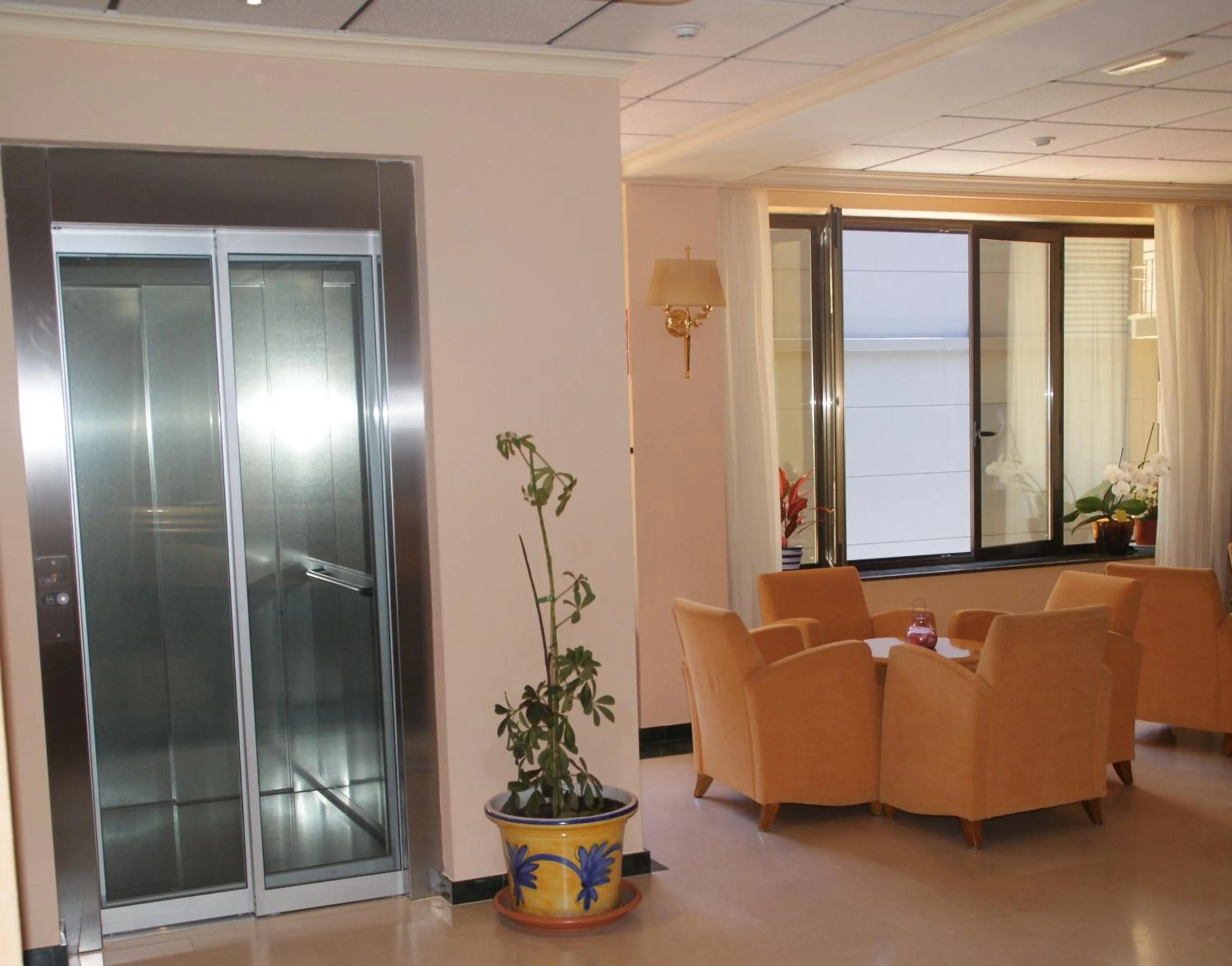 Lounge or bar in Rosabel