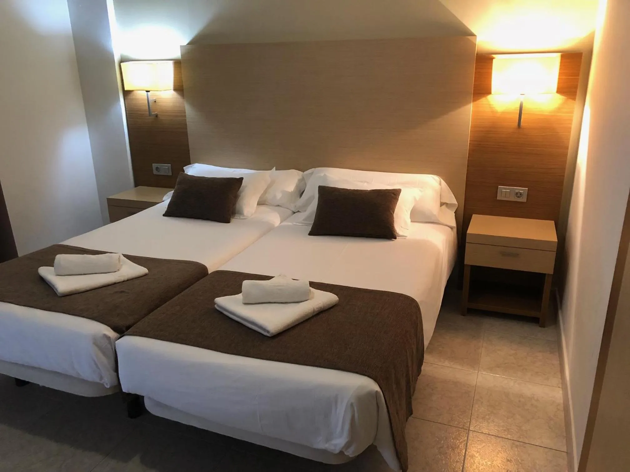 Decorative detail, Bed in Rosabel