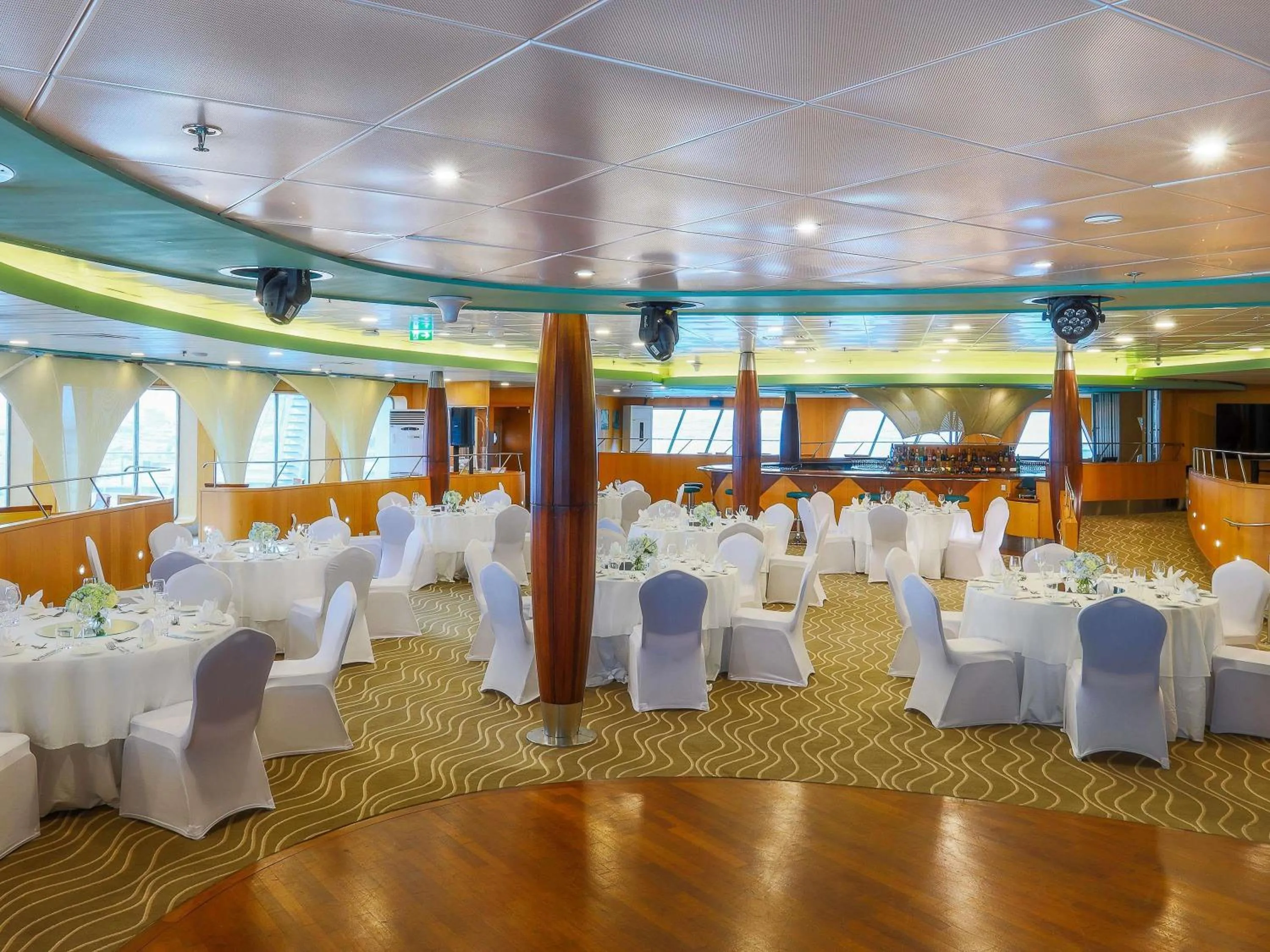 Meeting/conference room in Queen Elizabeth 2 Hotel