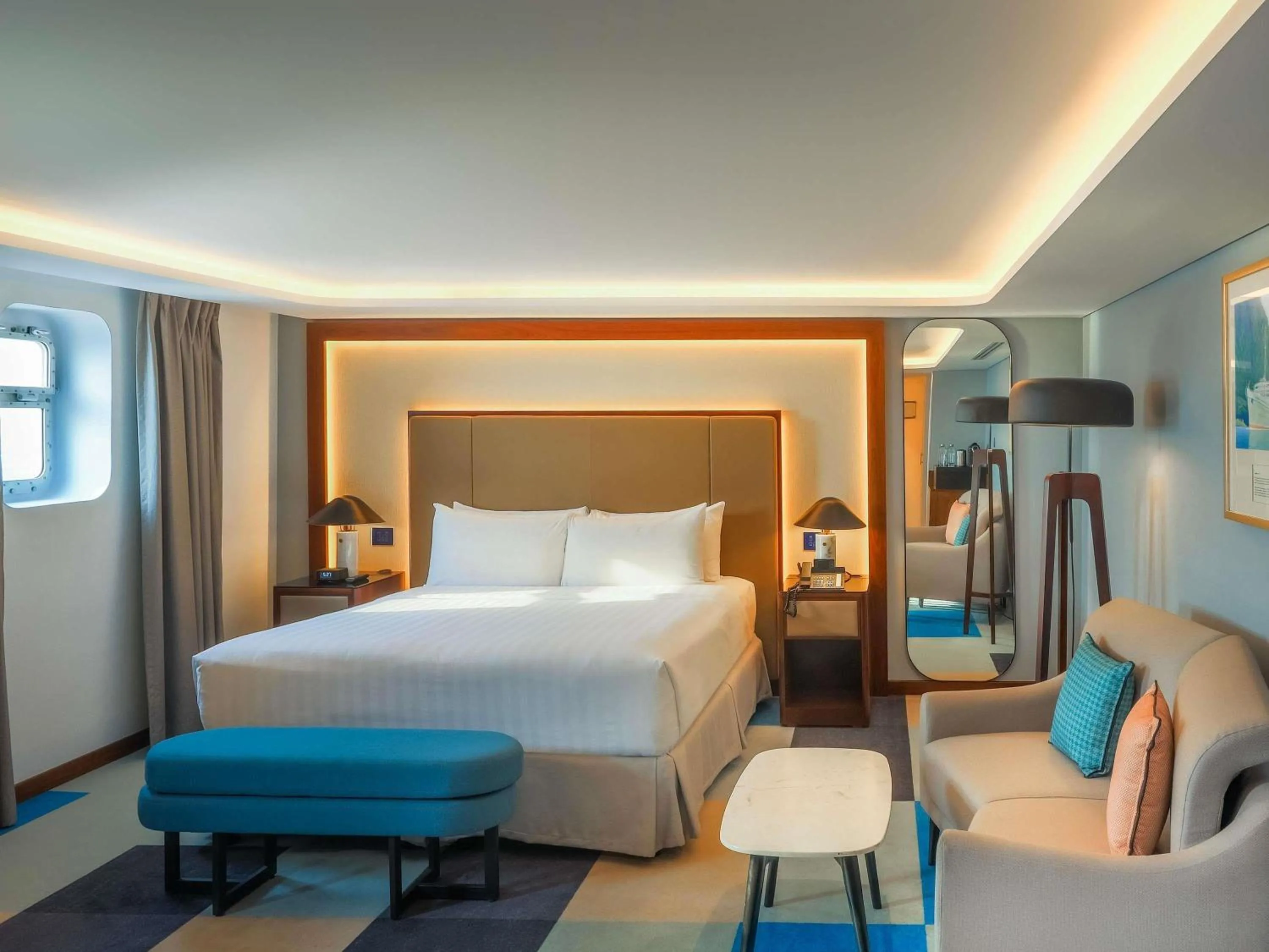 Bedroom, Bed in Queen Elizabeth 2 Hotel