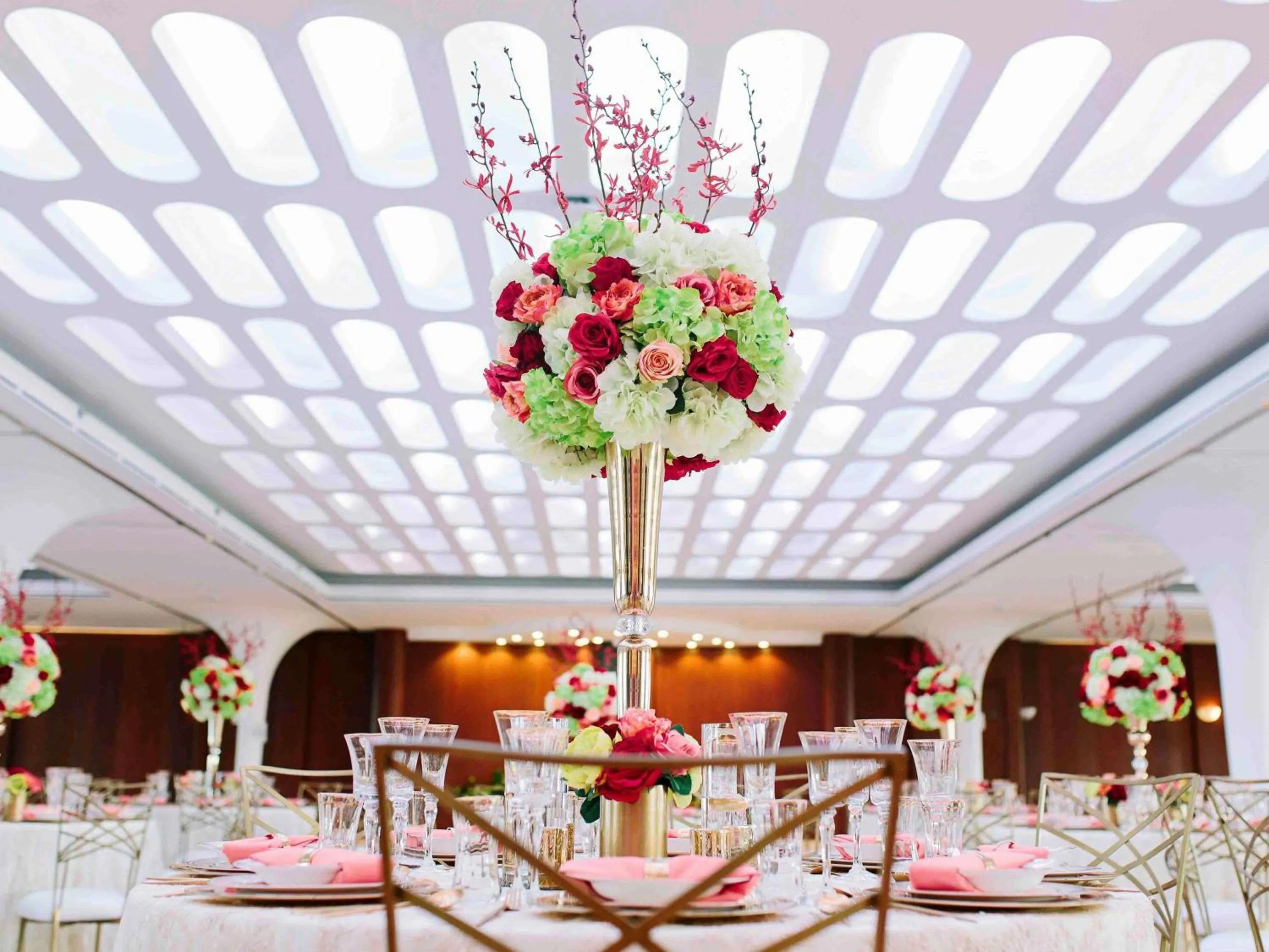 Meeting/conference room in Queen Elizabeth 2 Hotel