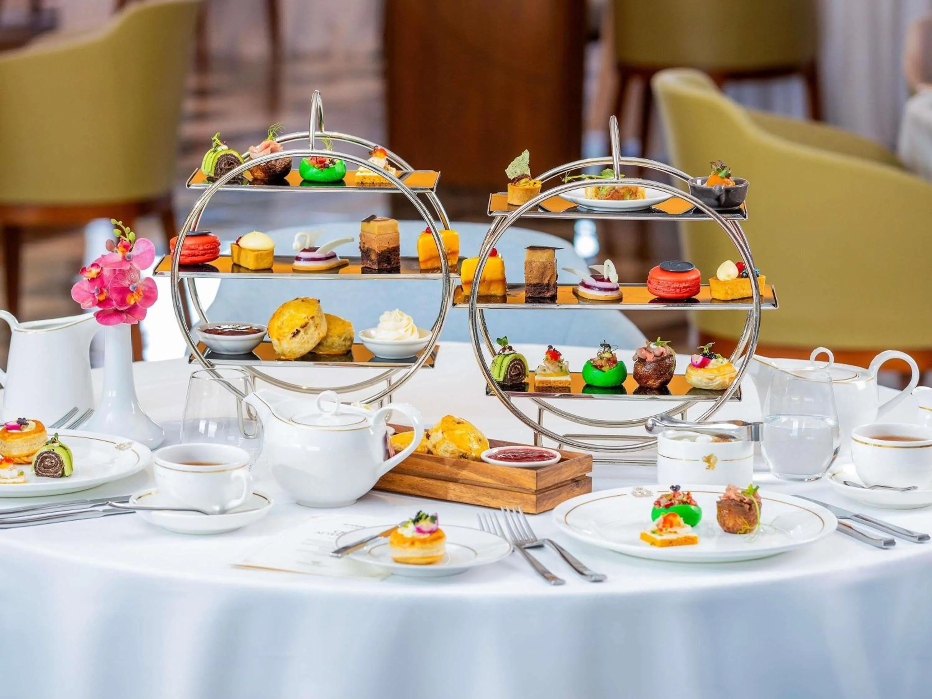 Restaurant/places to eat in Queen Elizabeth 2 Hotel