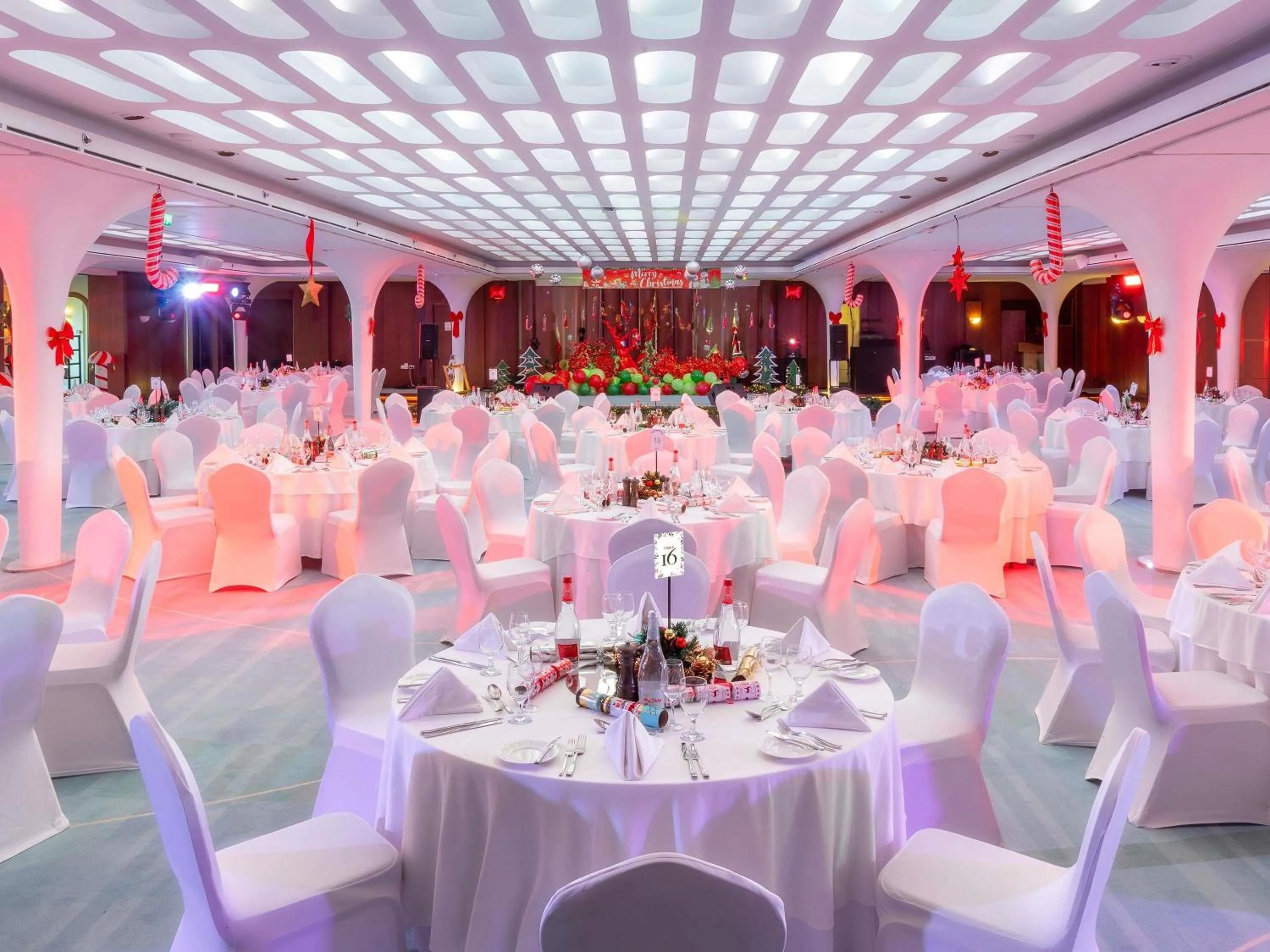 Meeting/conference room in Queen Elizabeth 2 Hotel