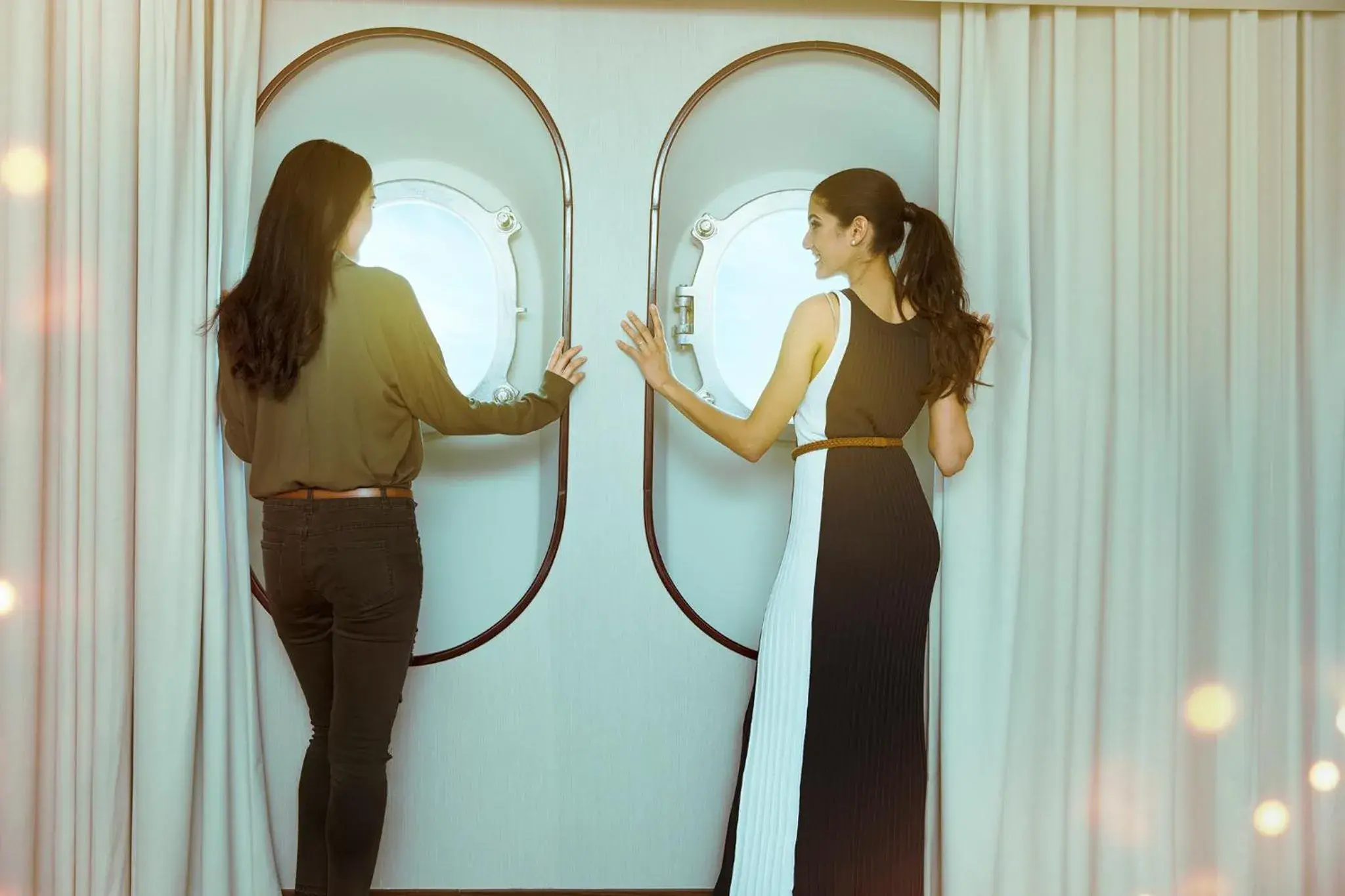 Superior Room with Two Single Beds and Sea View in Queen Elizabeth 2 Hotel Superior Room with Two Single Beds and Sea View in Queen Elizabeth 2 Hotel