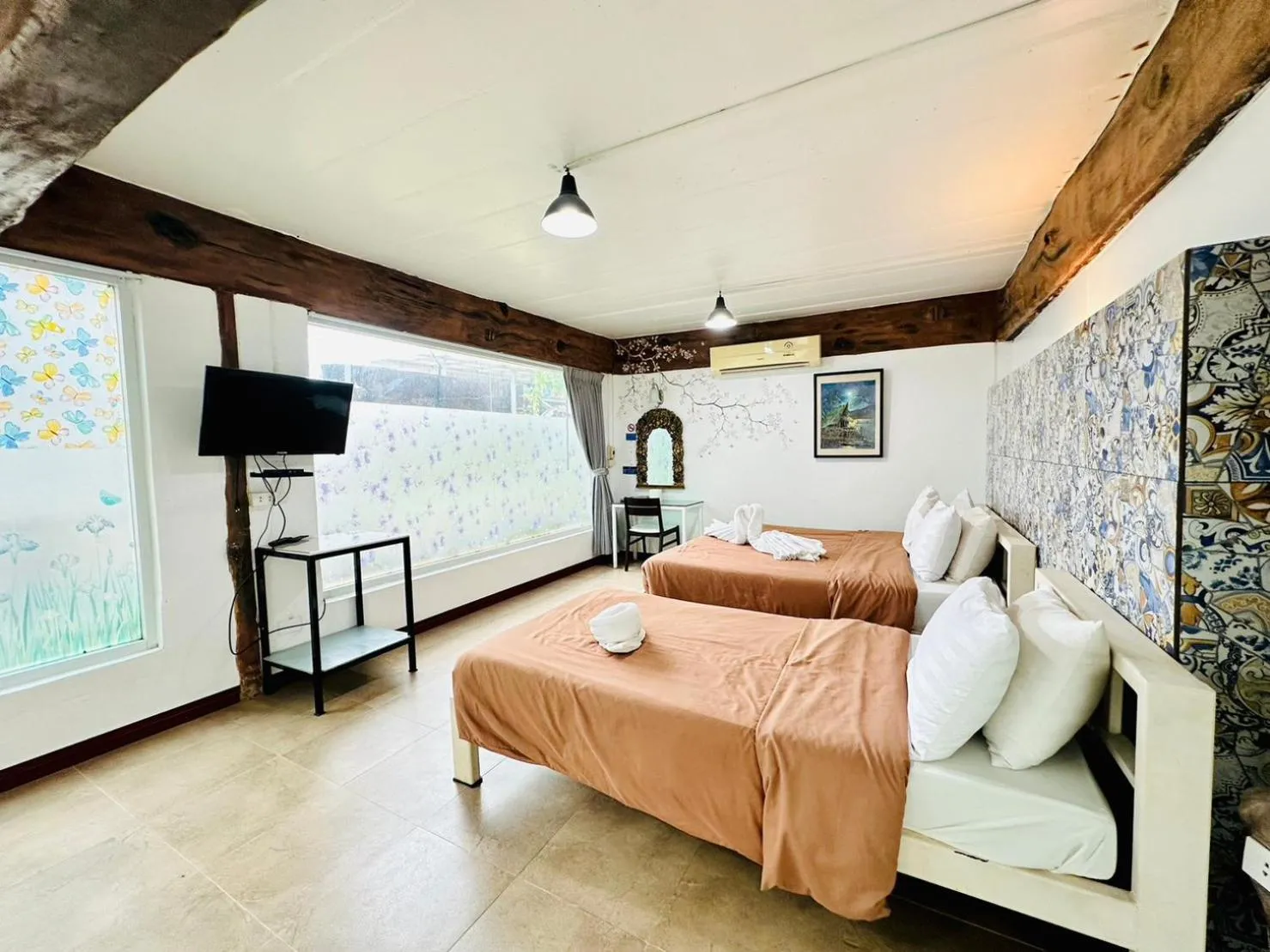 Photo of the whole room, Bed in Yoko River Kwai Resort