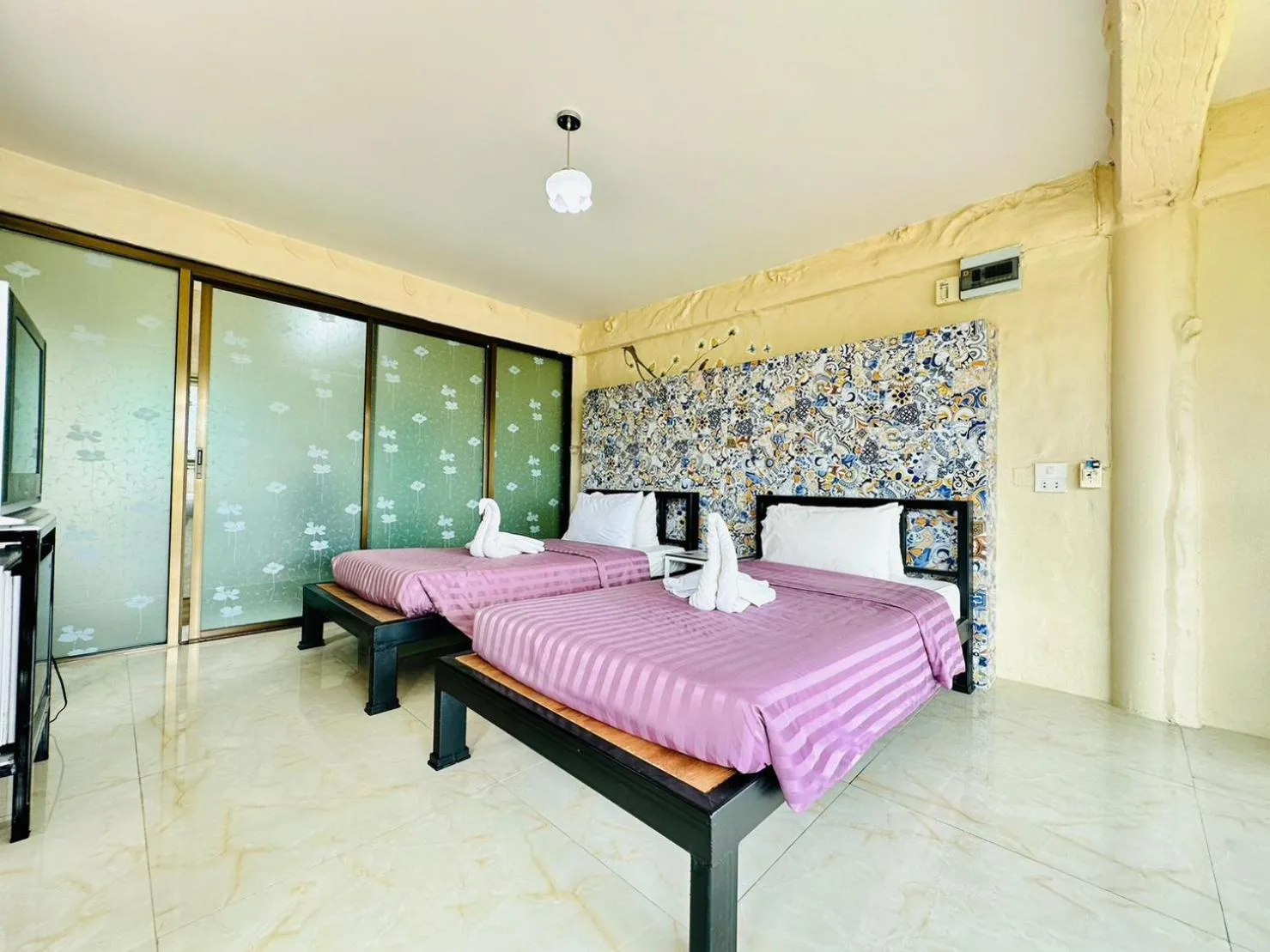 Bedroom, Bed in Yoko River Kwai Resort