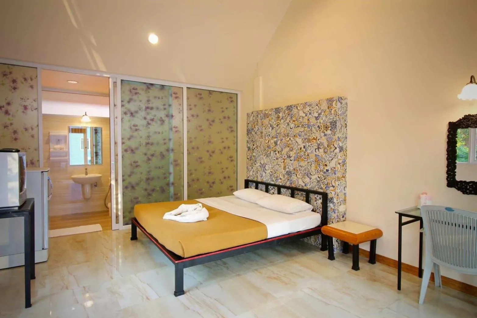 Bedroom, Bed in Yoko River Kwai Resort