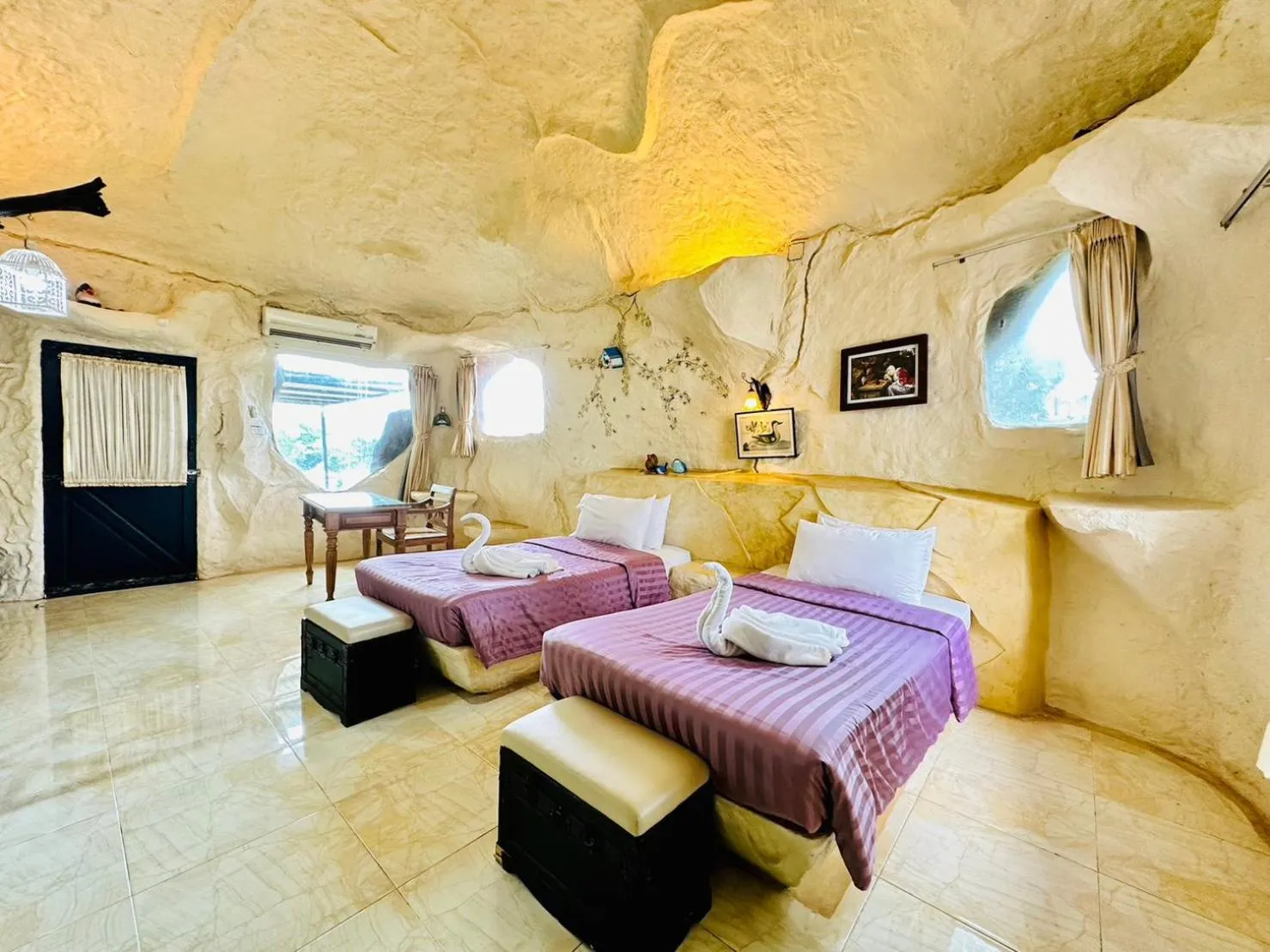 Bedroom, Bed in Yoko River Kwai Resort