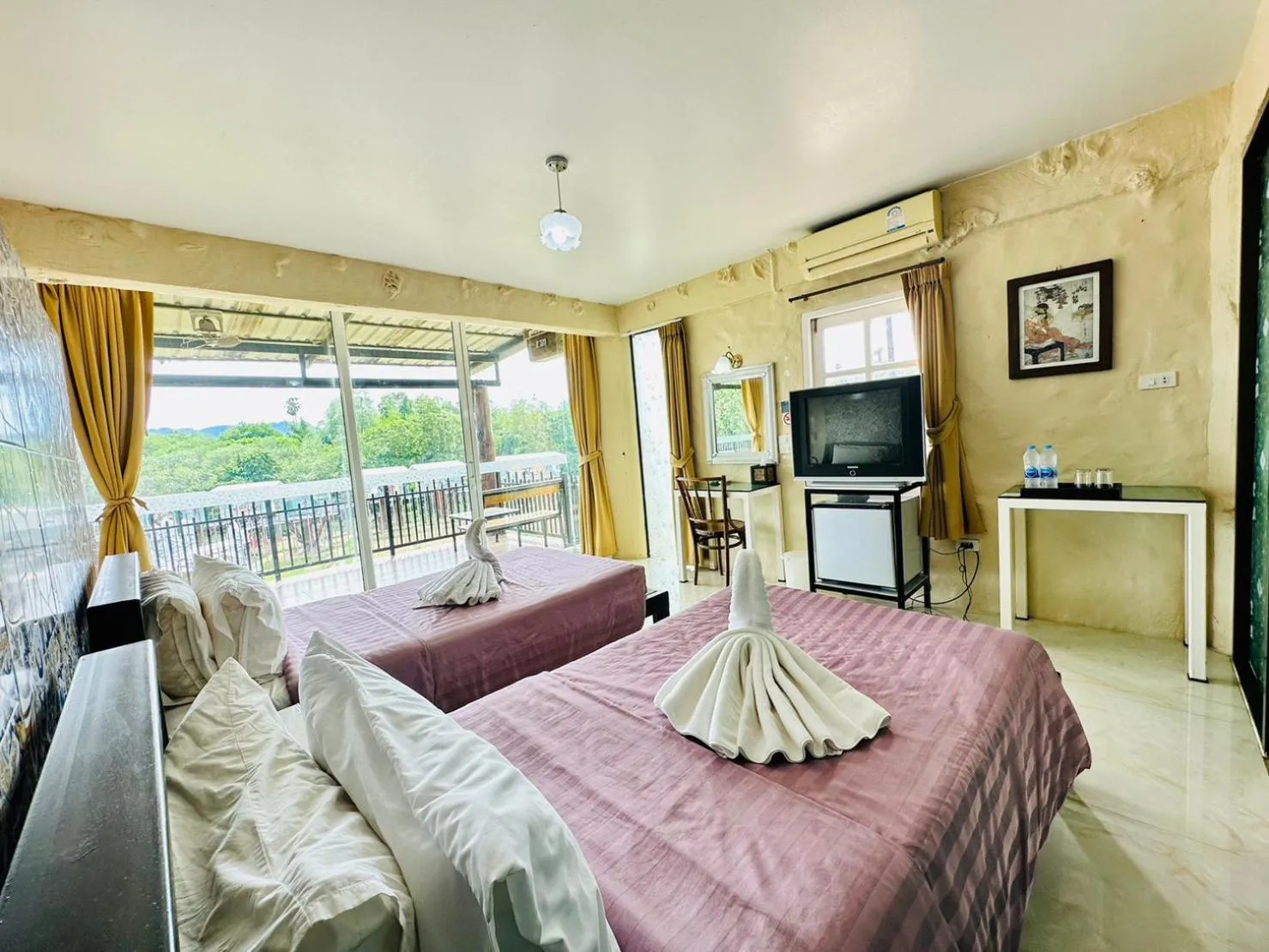 Bedroom, Bed in Yoko River Kwai Resort