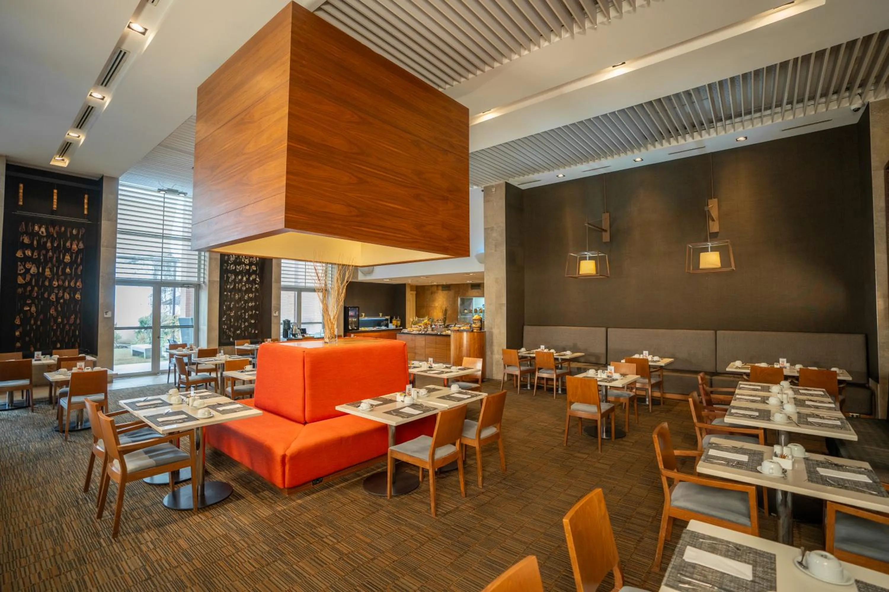Restaurant/places to eat in Hilton Garden Inn Santiago Airport
