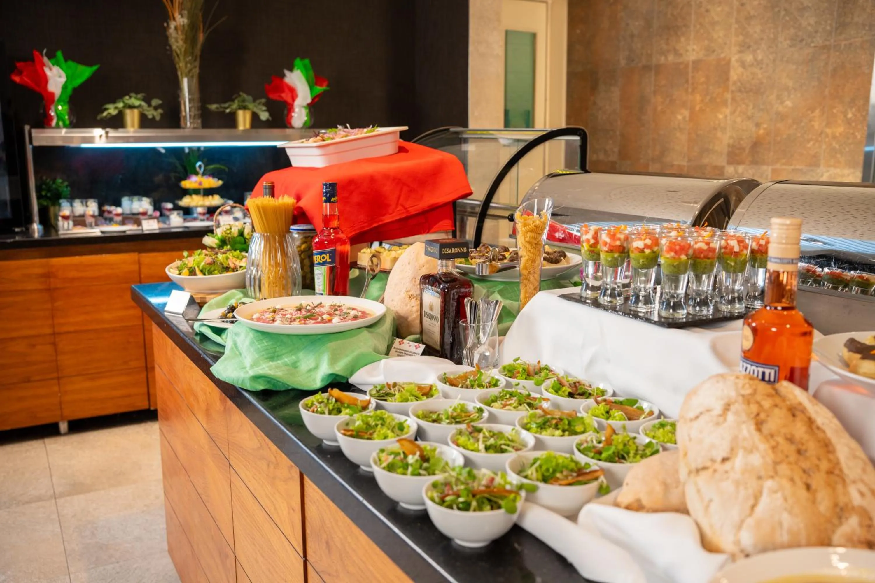 Restaurant/places to eat in Hilton Garden Inn Santiago Airport