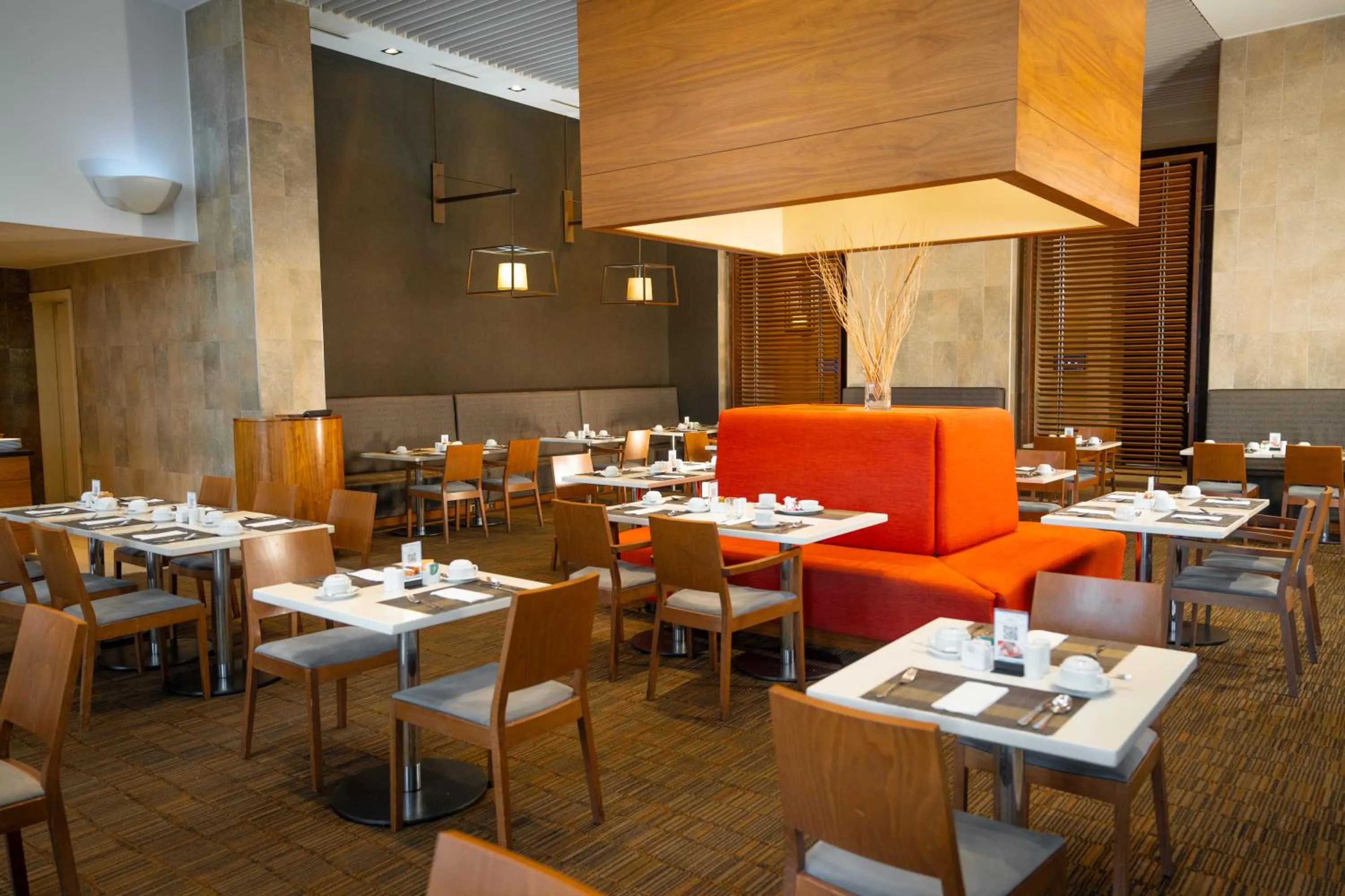 Restaurant/places to eat in Hilton Garden Inn Santiago Airport