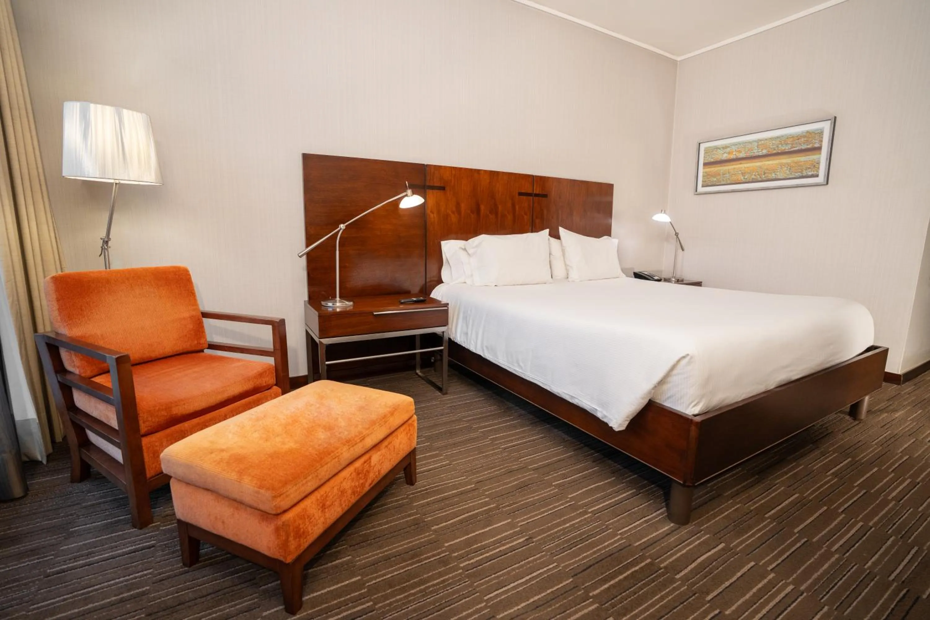 Bedroom, Bed in Hilton Garden Inn Santiago Airport