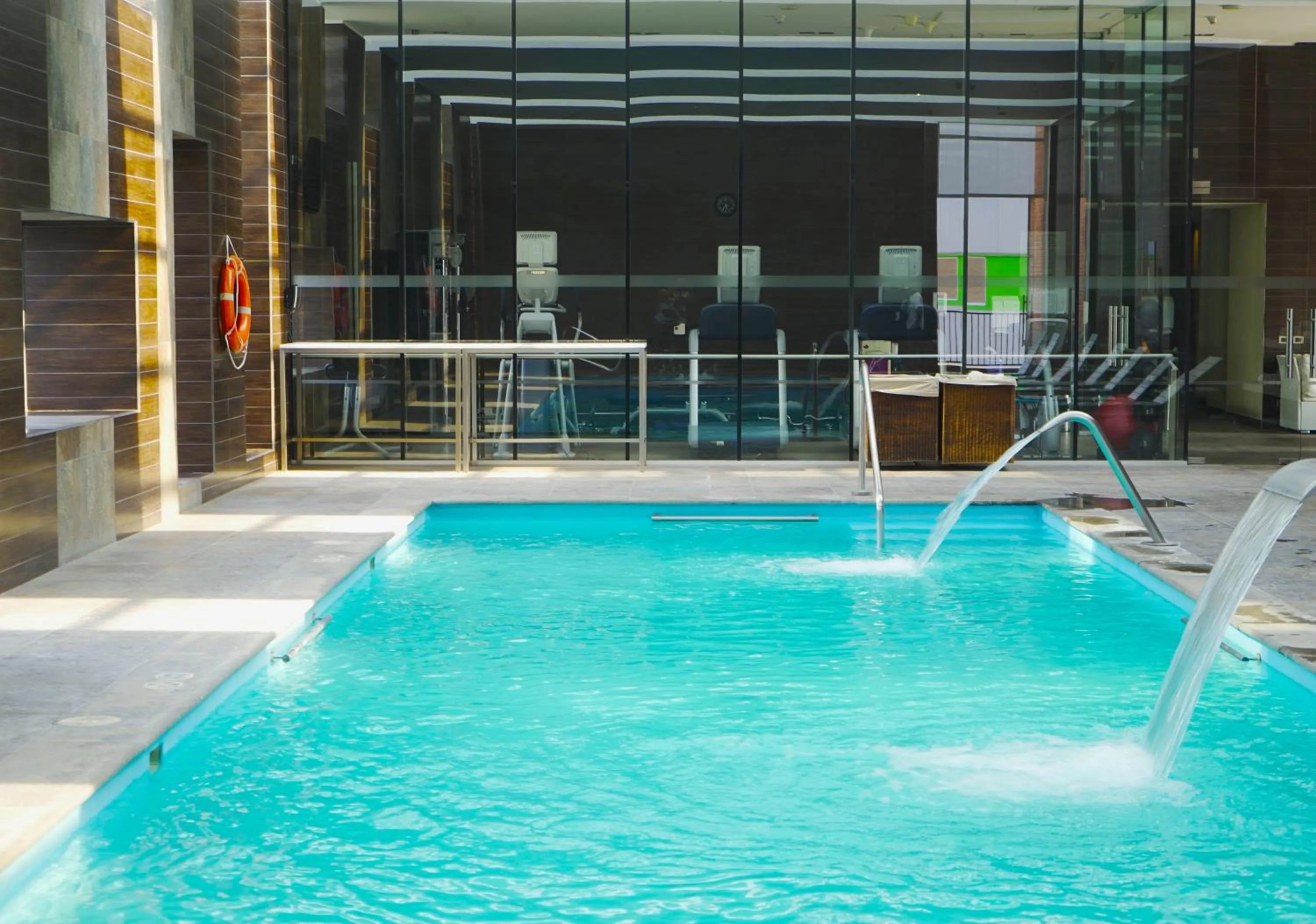 Swimming pool in Hilton Garden Inn Santiago Airport