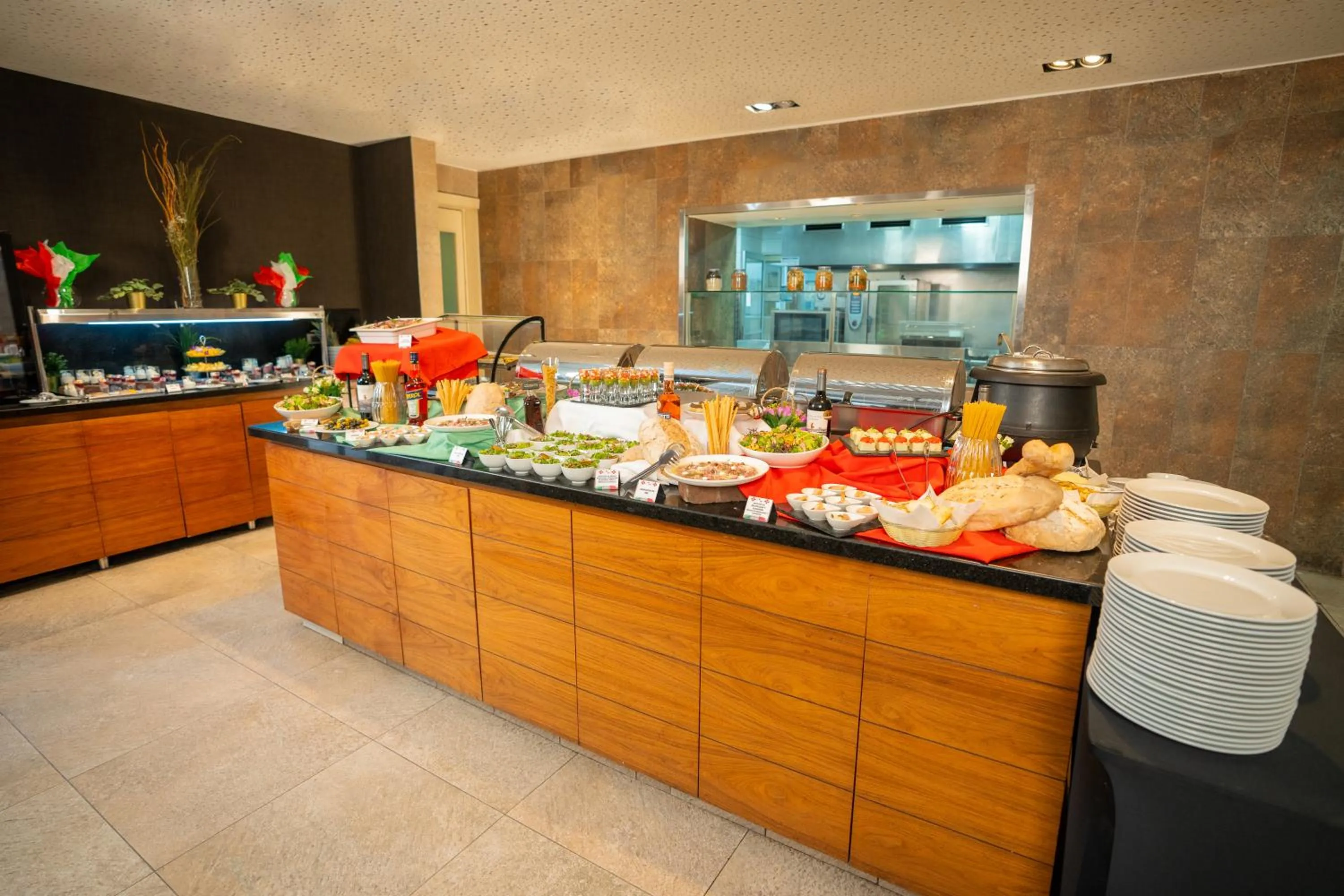 Restaurant/places to eat in Hilton Garden Inn Santiago Airport