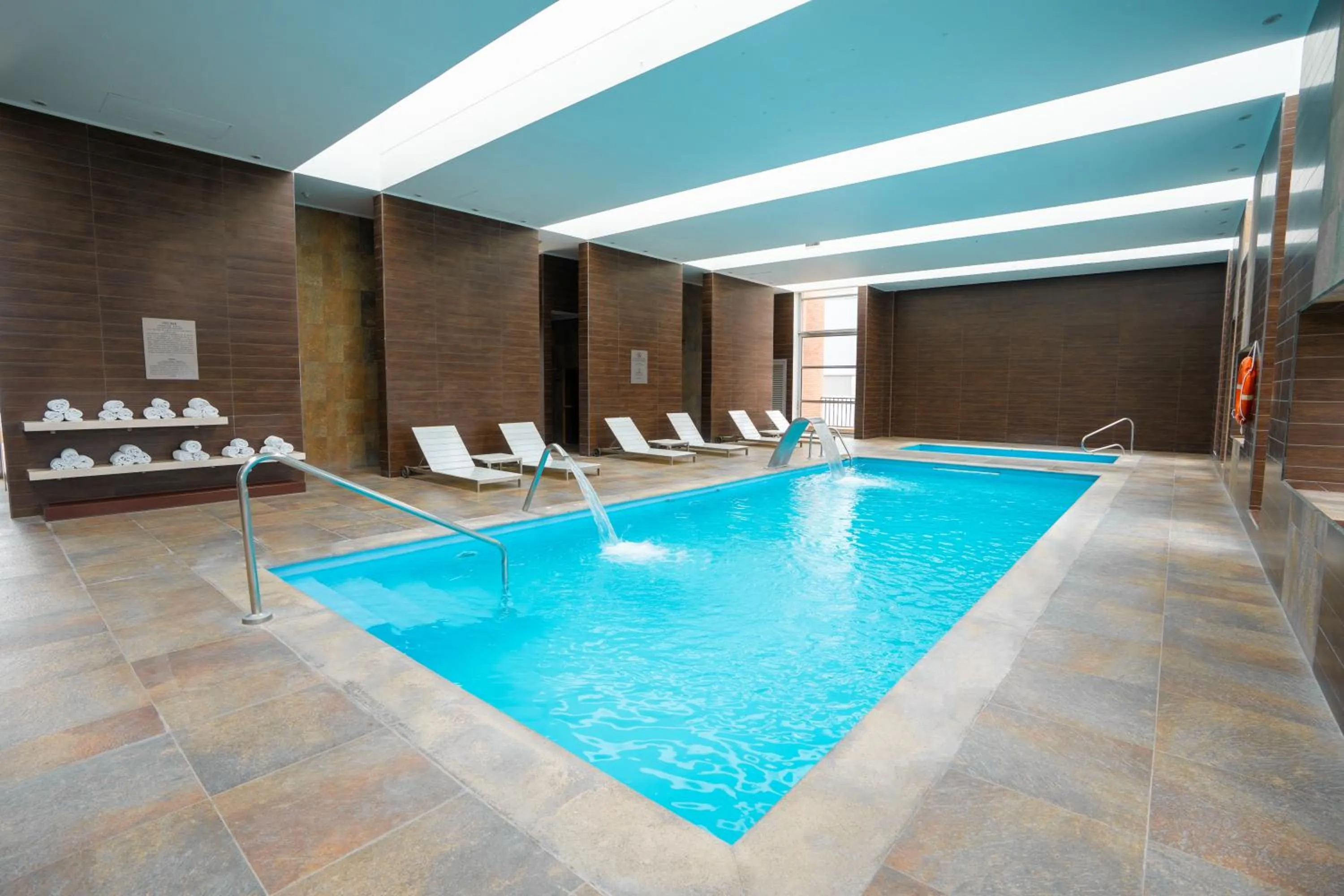 Swimming pool in Hilton Garden Inn Santiago Airport