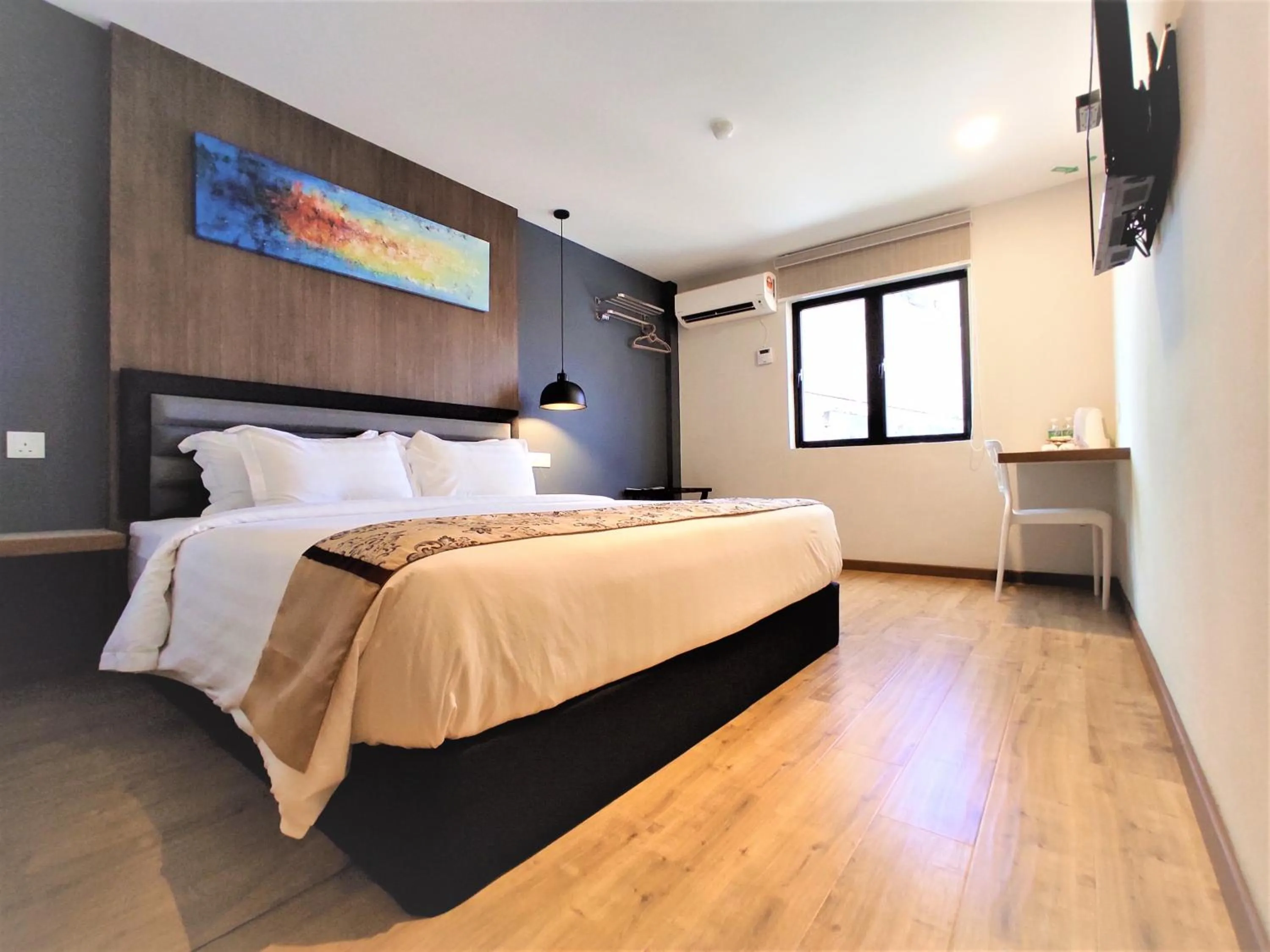 Photo of the whole room, Bed in Apple Suites Hotel