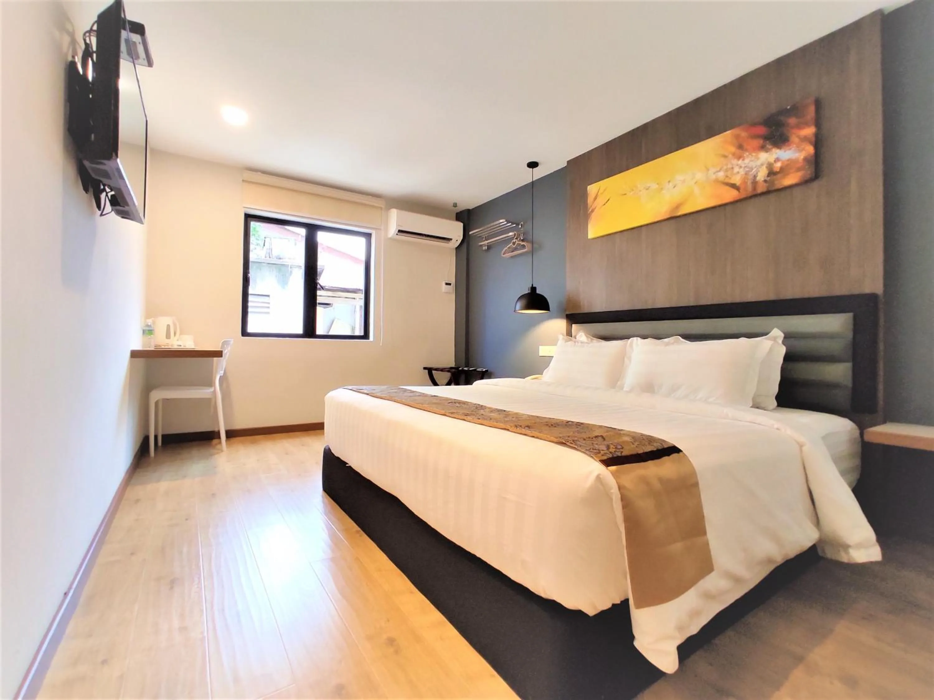 Bed in Apple Suites Hotel