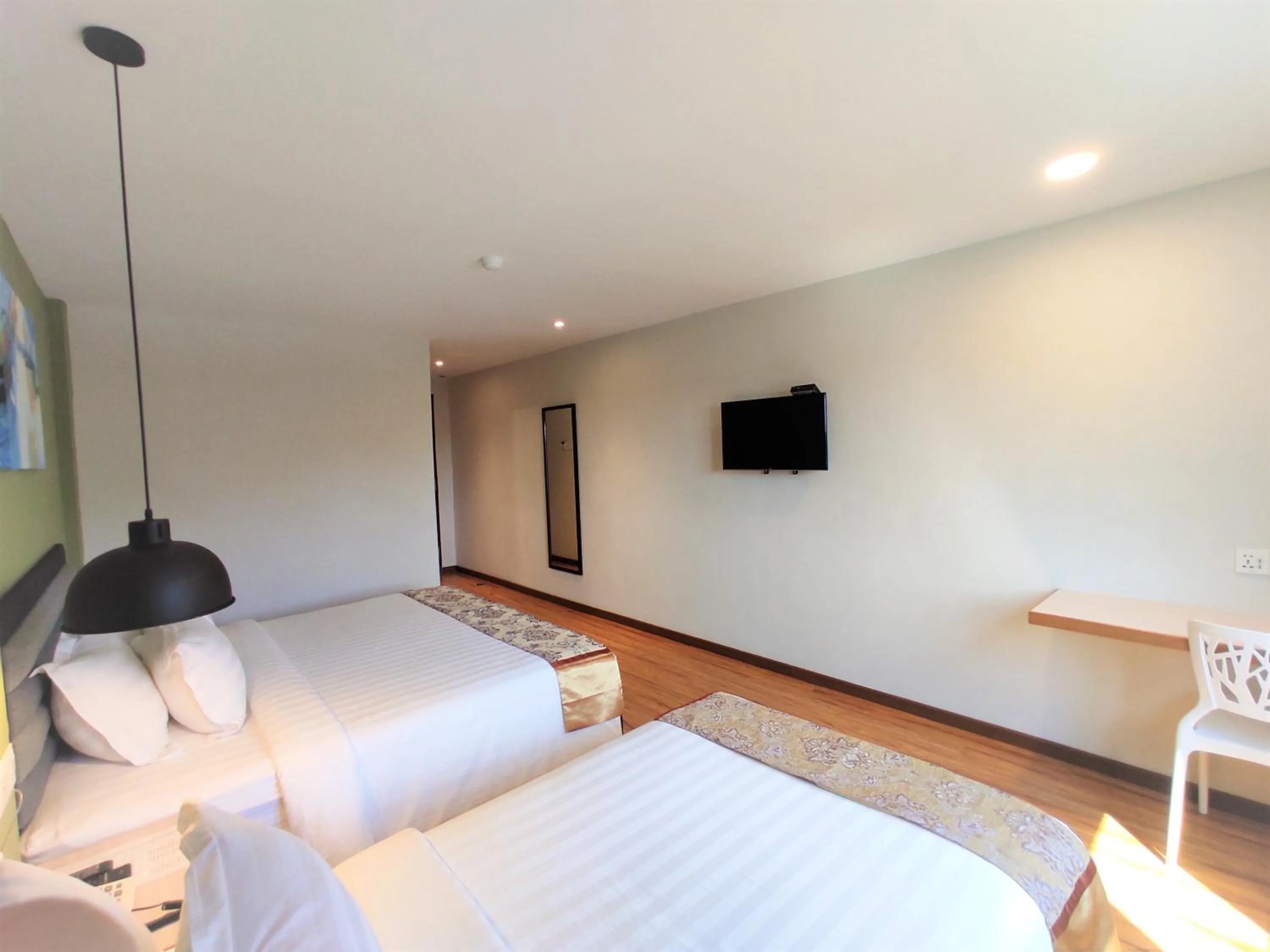 TV and multimedia, Bed in Apple Suites Hotel