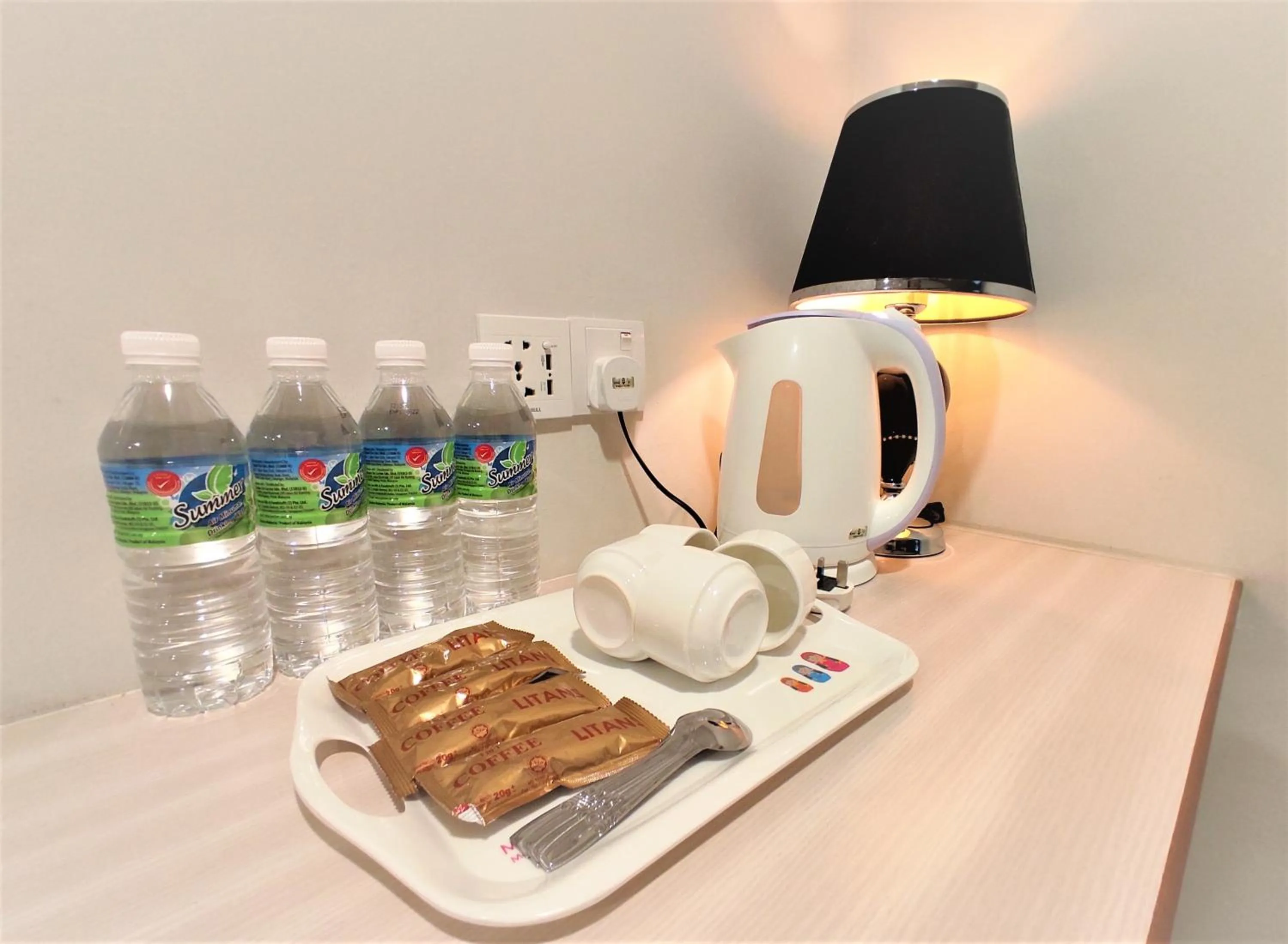 Coffee/tea facilities in Apple Suites Hotel