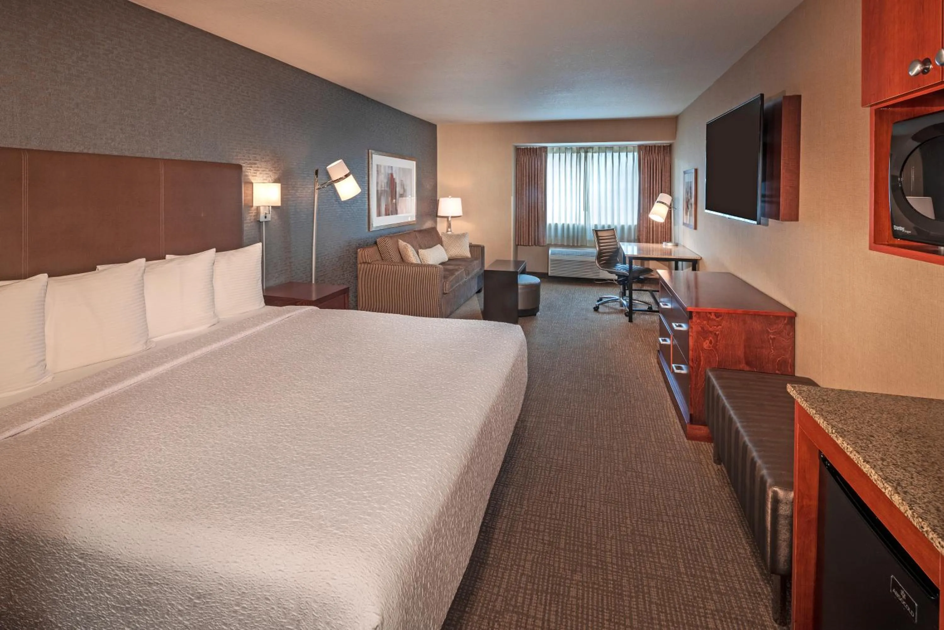 Deluxe King Room in Silver Cloud Hotel - Portland