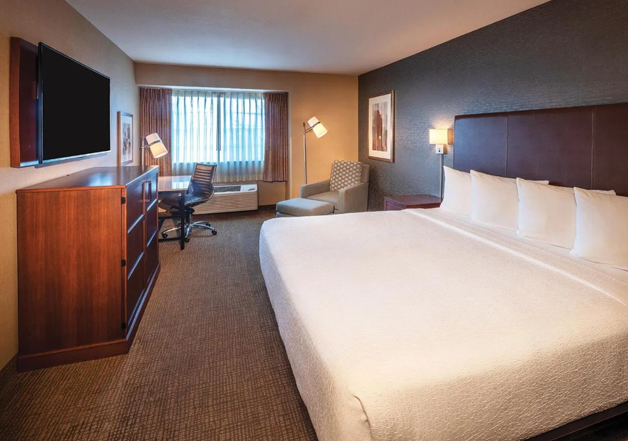 King Room in Silver Cloud Hotel - Portland