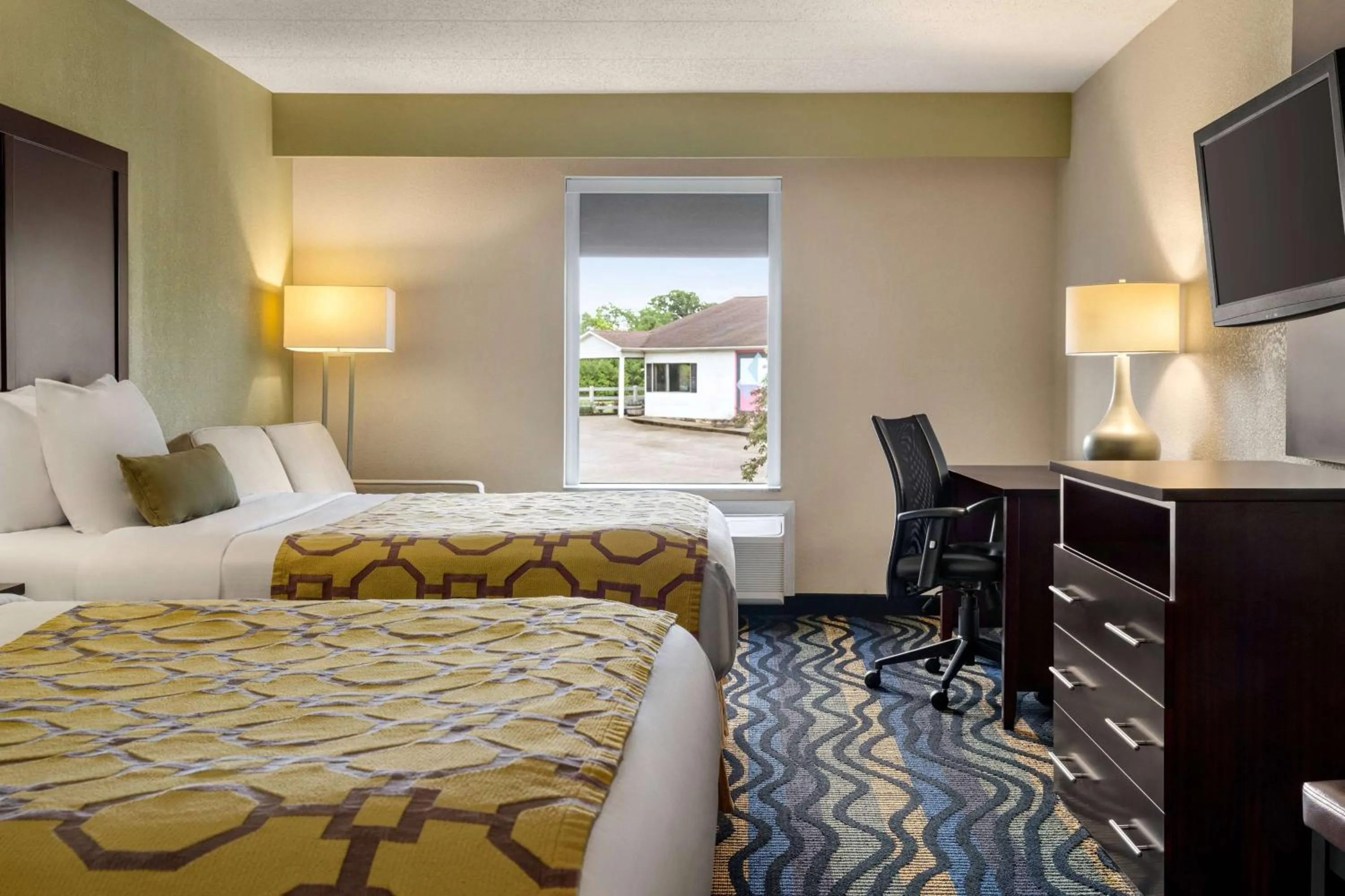 Photo of the whole room, Bed in Baymont by Wyndham Georgetown Lexington North