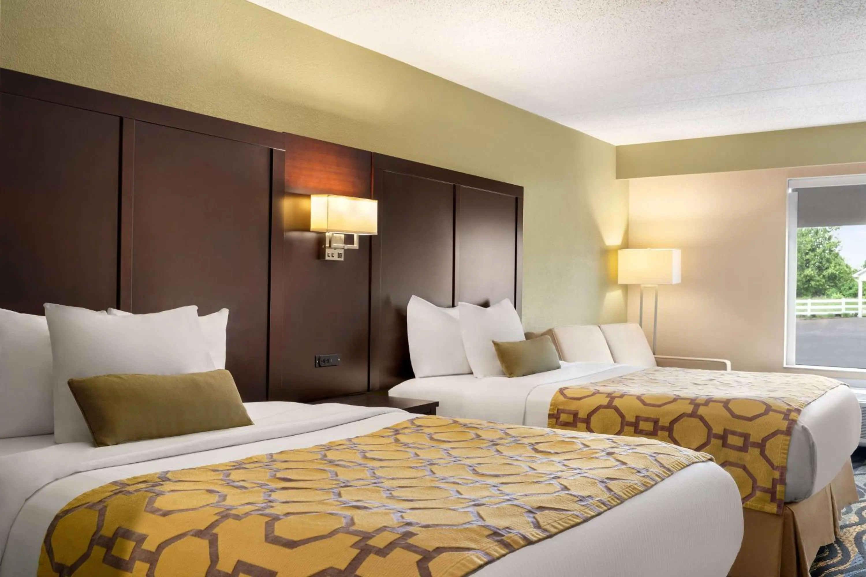 Photo of the whole room, Bed in Baymont by Wyndham Georgetown Lexington North