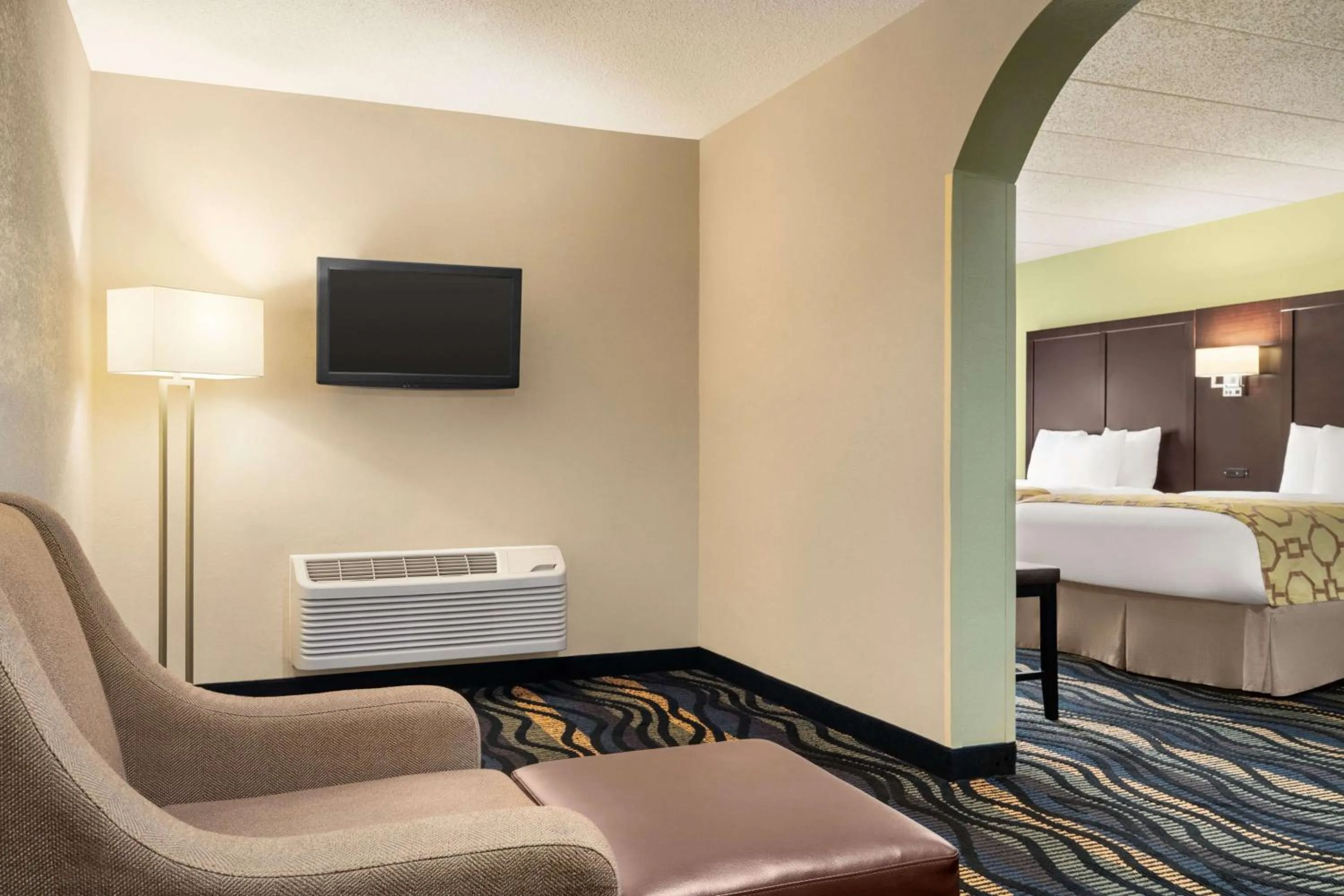 Photo of the whole room, Bed in Baymont by Wyndham Georgetown Lexington North