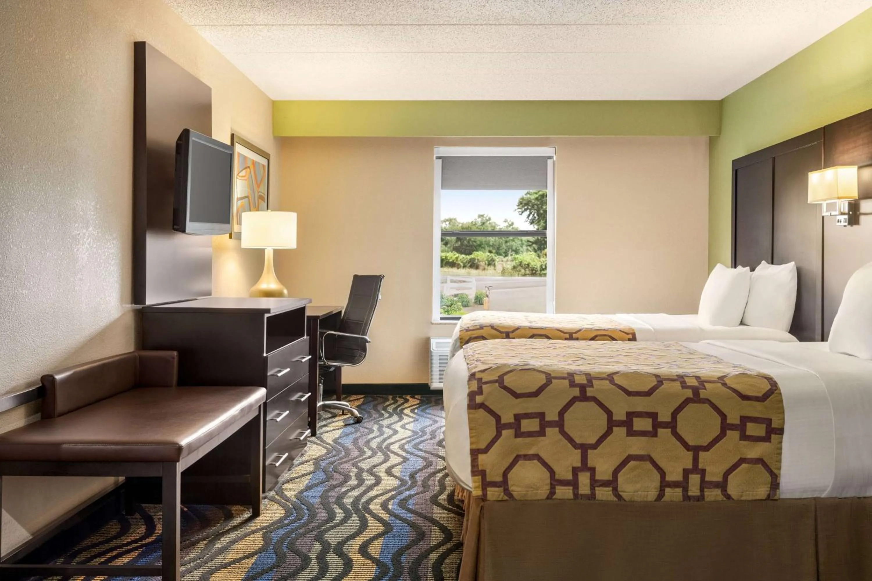 Photo of the whole room, Bed in Baymont by Wyndham Georgetown Lexington North