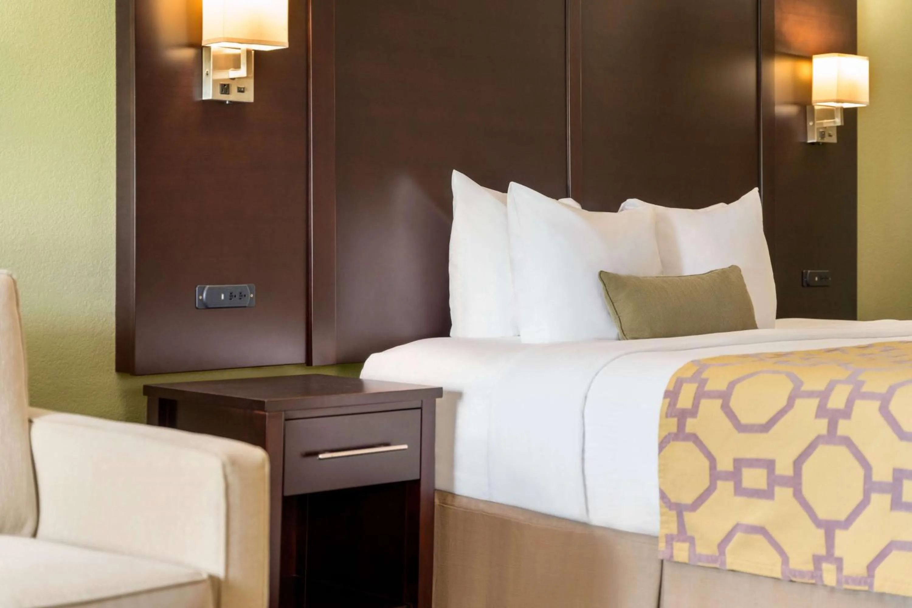 Photo of the whole room, Bed in Baymont by Wyndham Georgetown Lexington North