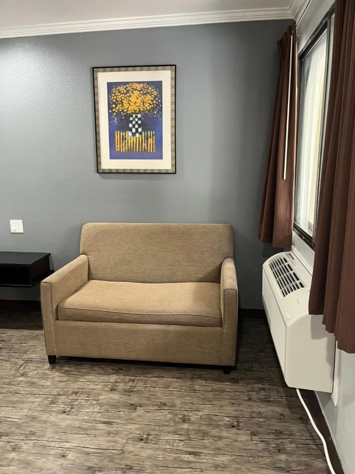 Seating area in Laguna Inn and Suites