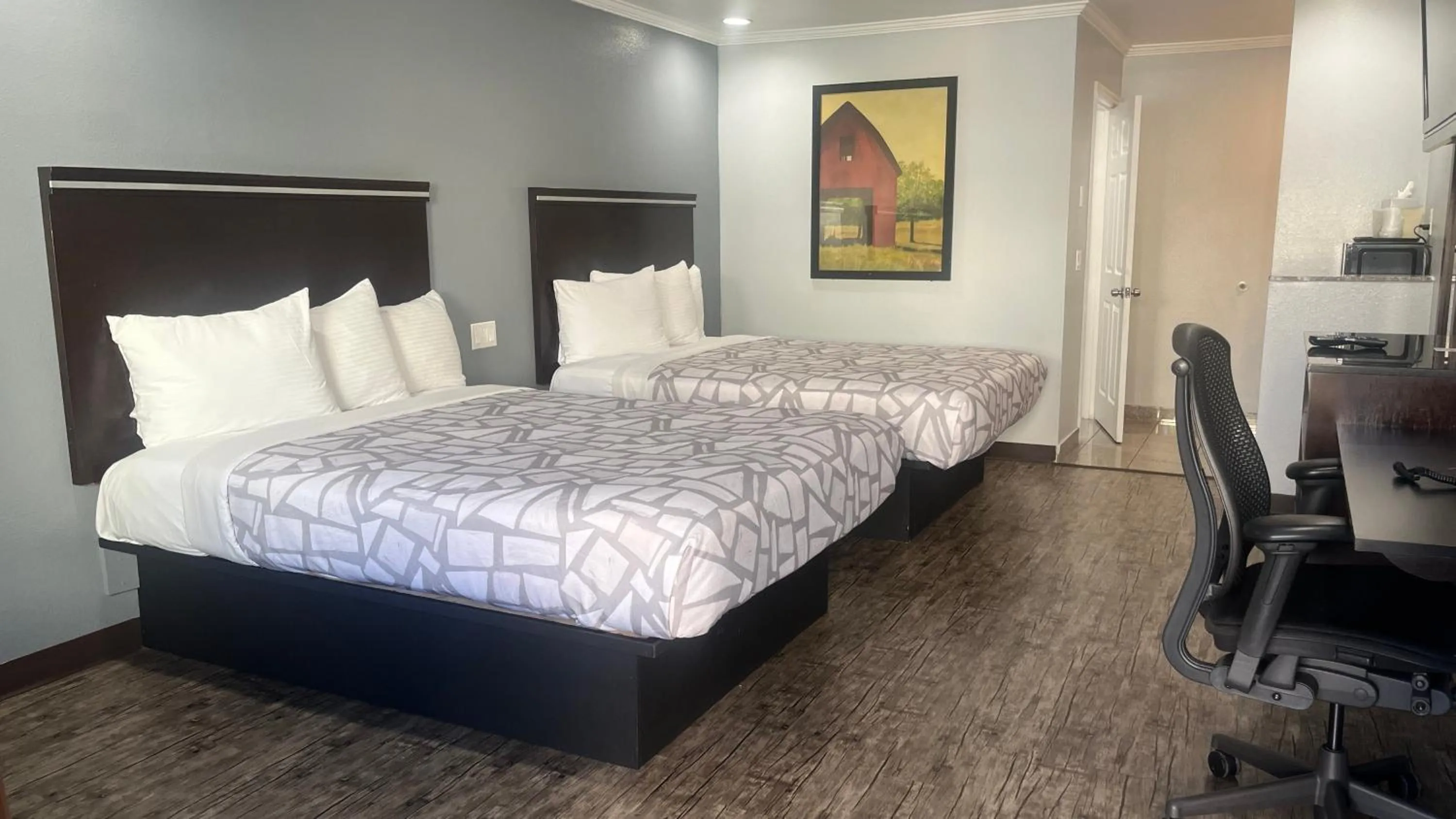 Bed in Laguna Inn and Suites