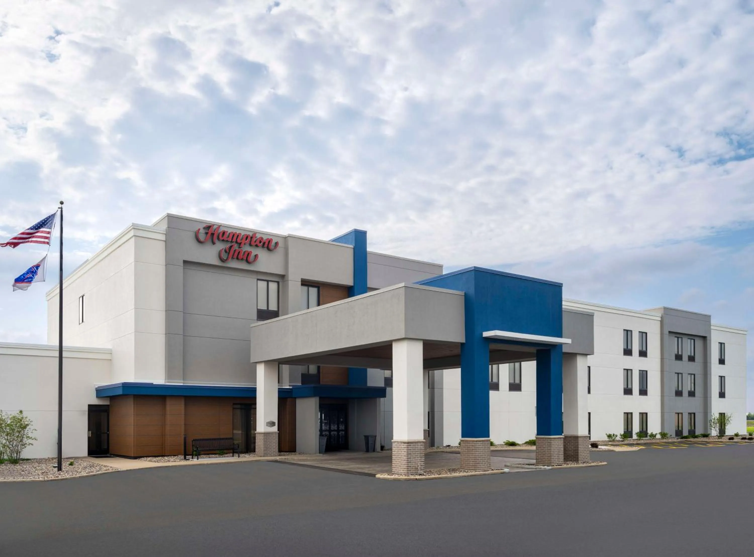 Property building in Hampton Inn Ottawa - Starved Rock Area
