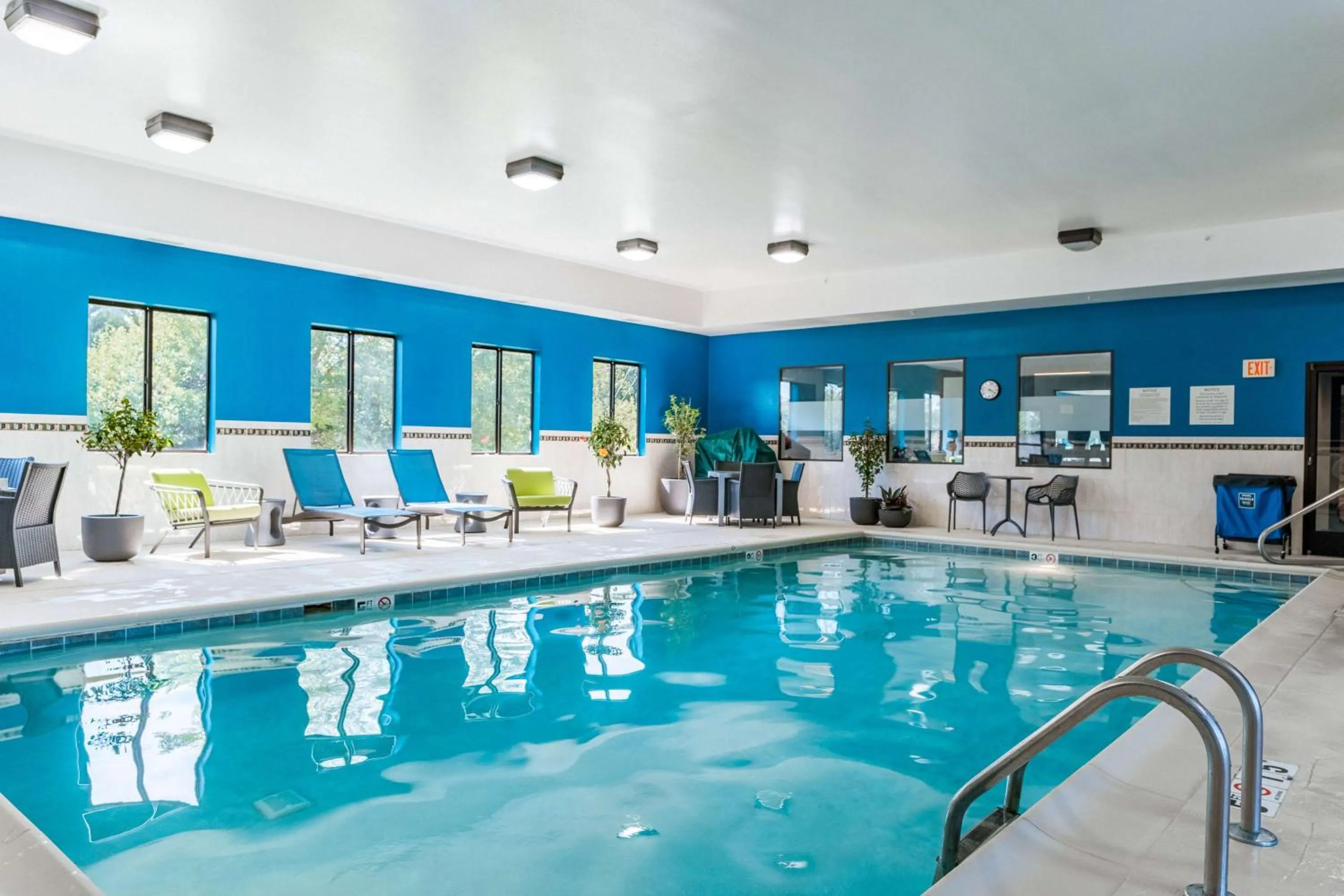 Pool view in Hampton Inn Ottawa - Starved Rock Area